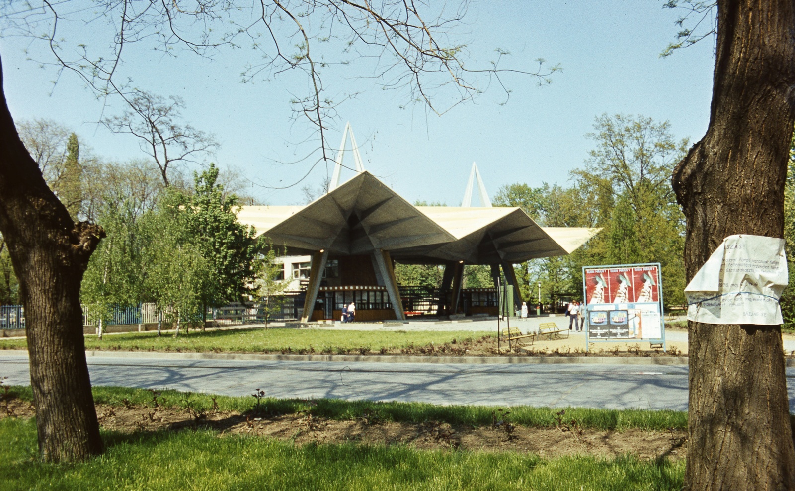 Magyarország, Hajdúszoboszló, a Strand bejárata., 1976, Balázs Lajos, színes, plakát, modern építészet, Fortepan #53344