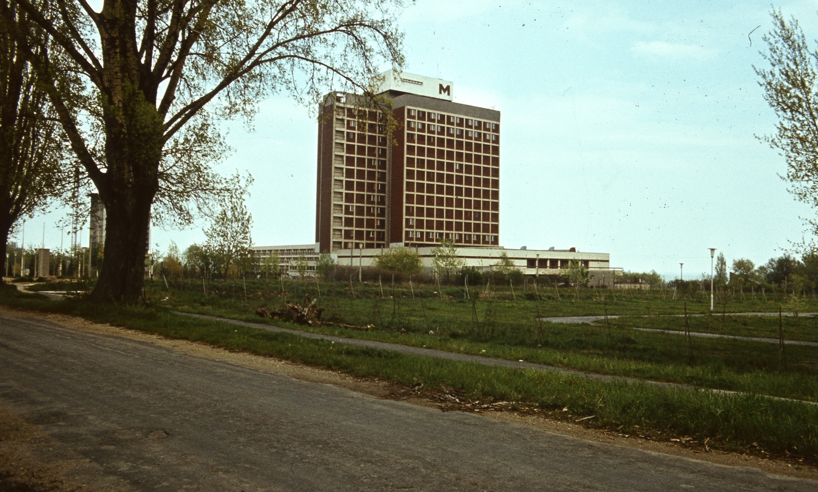 Hungary, Balatonfüred, Marina szálló., 1976, Balázs Lajos, colorful, hotel, modern architecture, Fortepan #53353