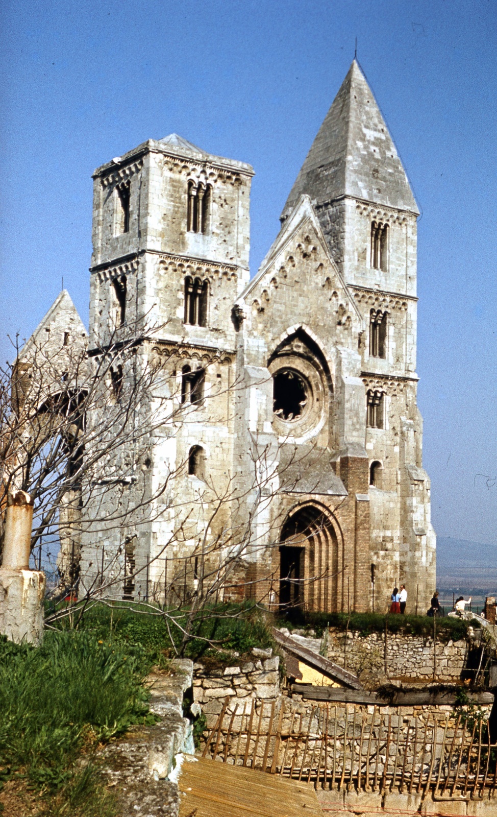 Hungary, Zsámbék, a premontrei templom romjai., 1977, Balázs Lajos, church, colorful, ruins, Catholic Church, Romanesque Architecture, Premonstratensians, Fortepan #53363