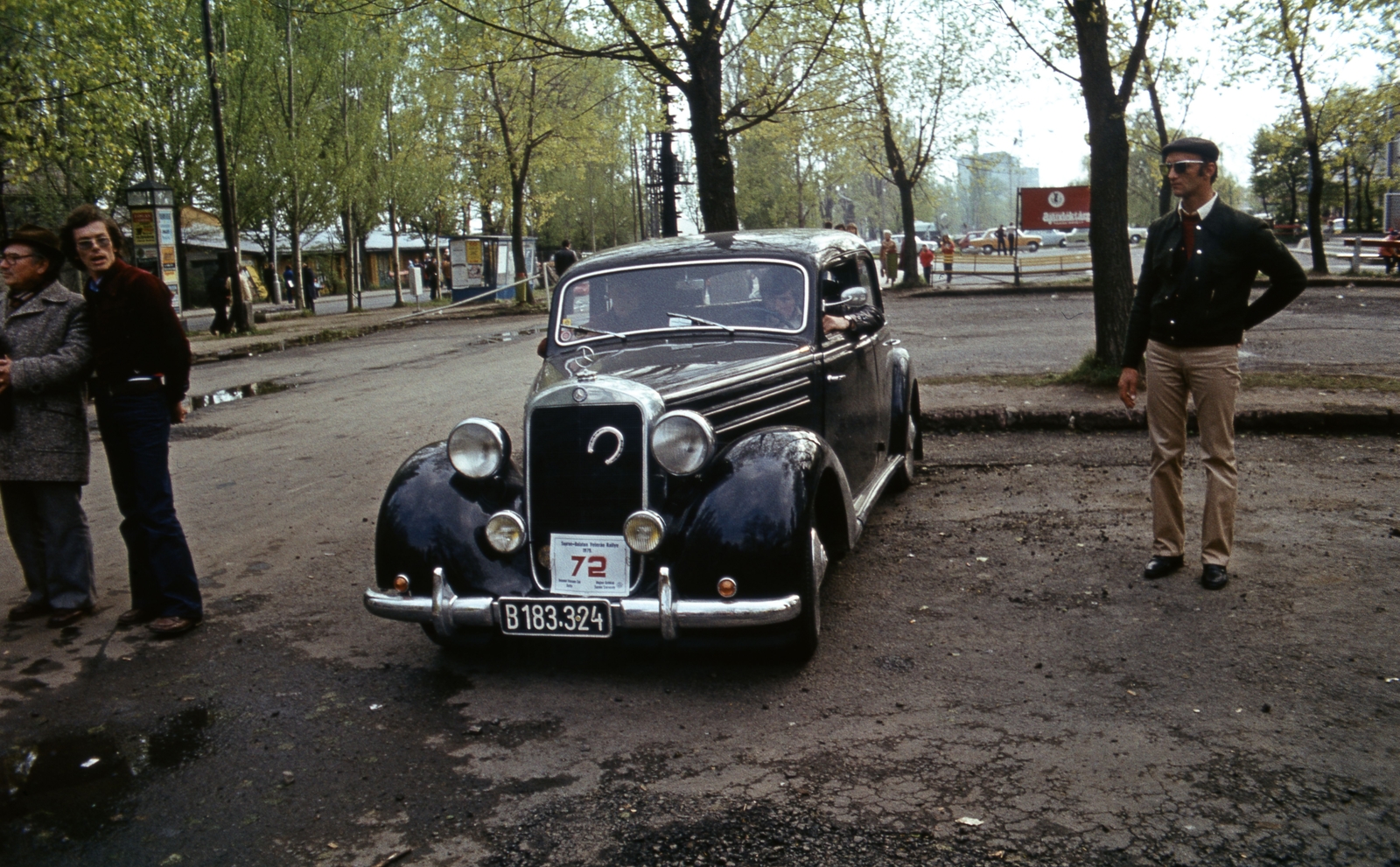 Hungary, Balatonfüred, Zákonyi Ferenc utca, parkoló a Tátra lépcsőnél. Magyarország, Mercedes-Benz 170S típusú személygépkocsi, a Sopron-Balaton Veterán Rallye résztvevője., 1979, Balázs Lajos, colorful, German brand, Mercedes-brand, automobile, Mercedes-Benz 170V, number plate, Fortepan #53365