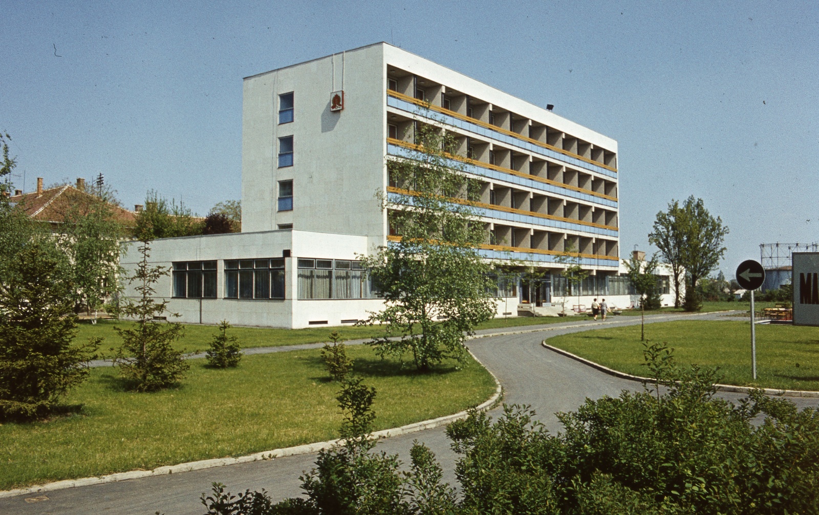 Hungary, Hajdúszoboszló, Mátyás király sétány 1. OKISZ-üdülő., 1977, Balázs Lajos, colorful, resort, Fortepan #53366