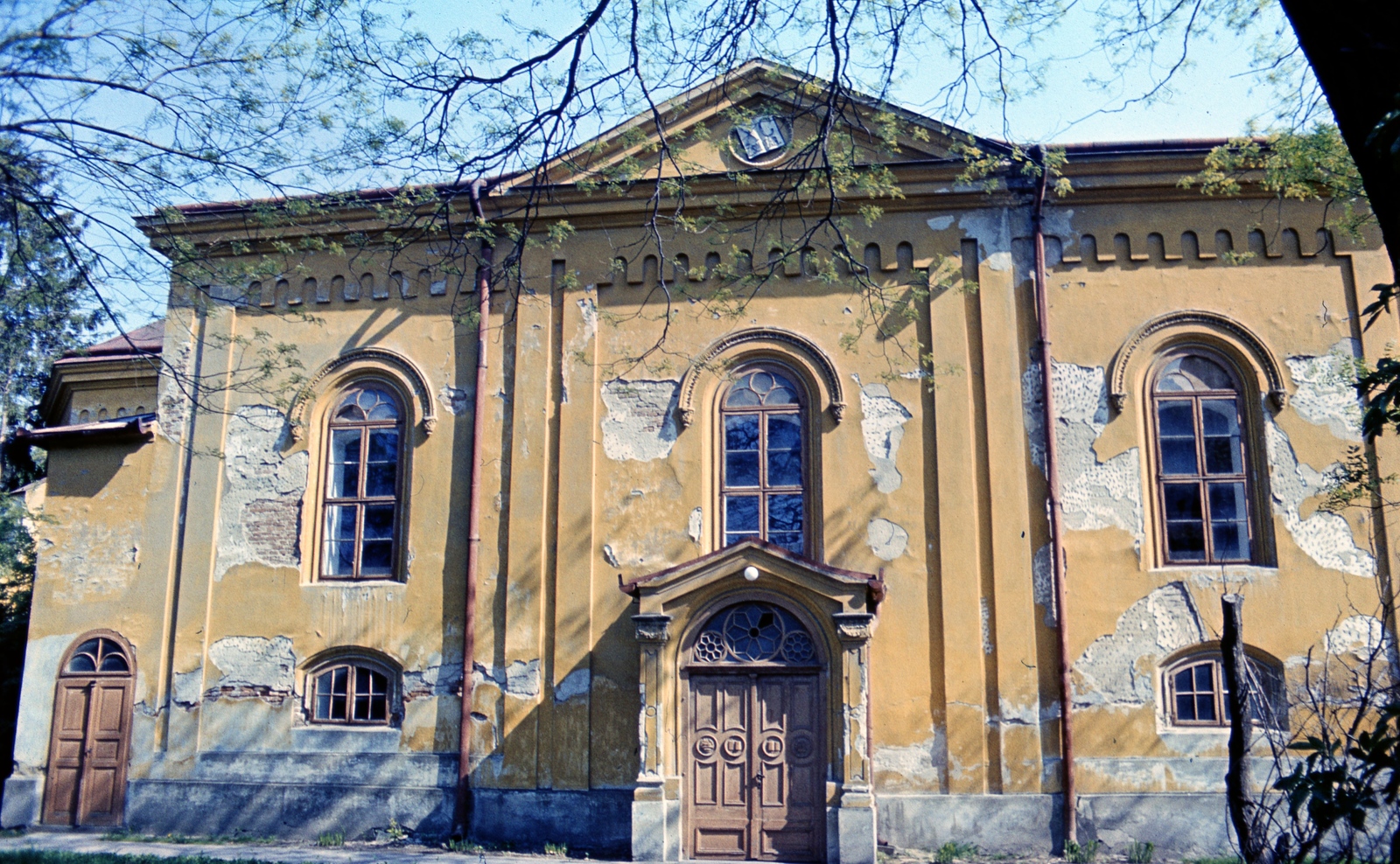 Hungary, Hajdúszoboszló, Kálvin tér, református templom., 1980, Balázs Lajos, church, colorful, gate, architecture, window, Fortepan #53376