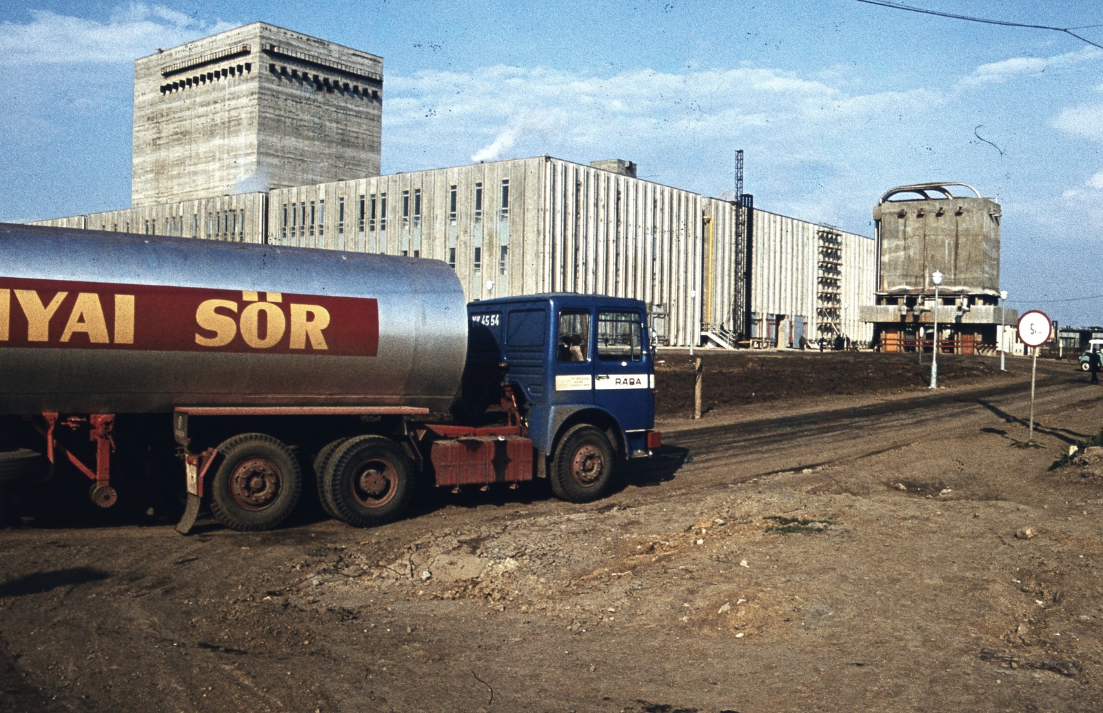 Magyarország, Bőcs, Borsodi Sörgyár., 1982, Balázs Lajos, színes, magyar gyártmány, teherautó, Rába-márka, ipari épület, Rába 833, Fortepan #53380