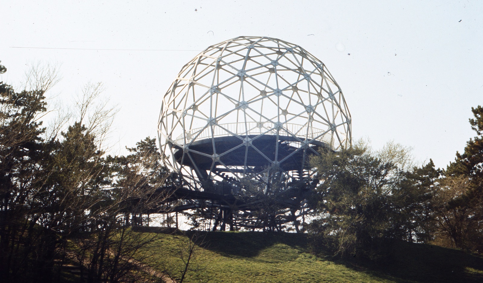 Hungary, Balatonboglár, Gömbkilátó., 1979, Balázs Lajos, colorful, railing, steel structure, geometry, Fortepan #53390