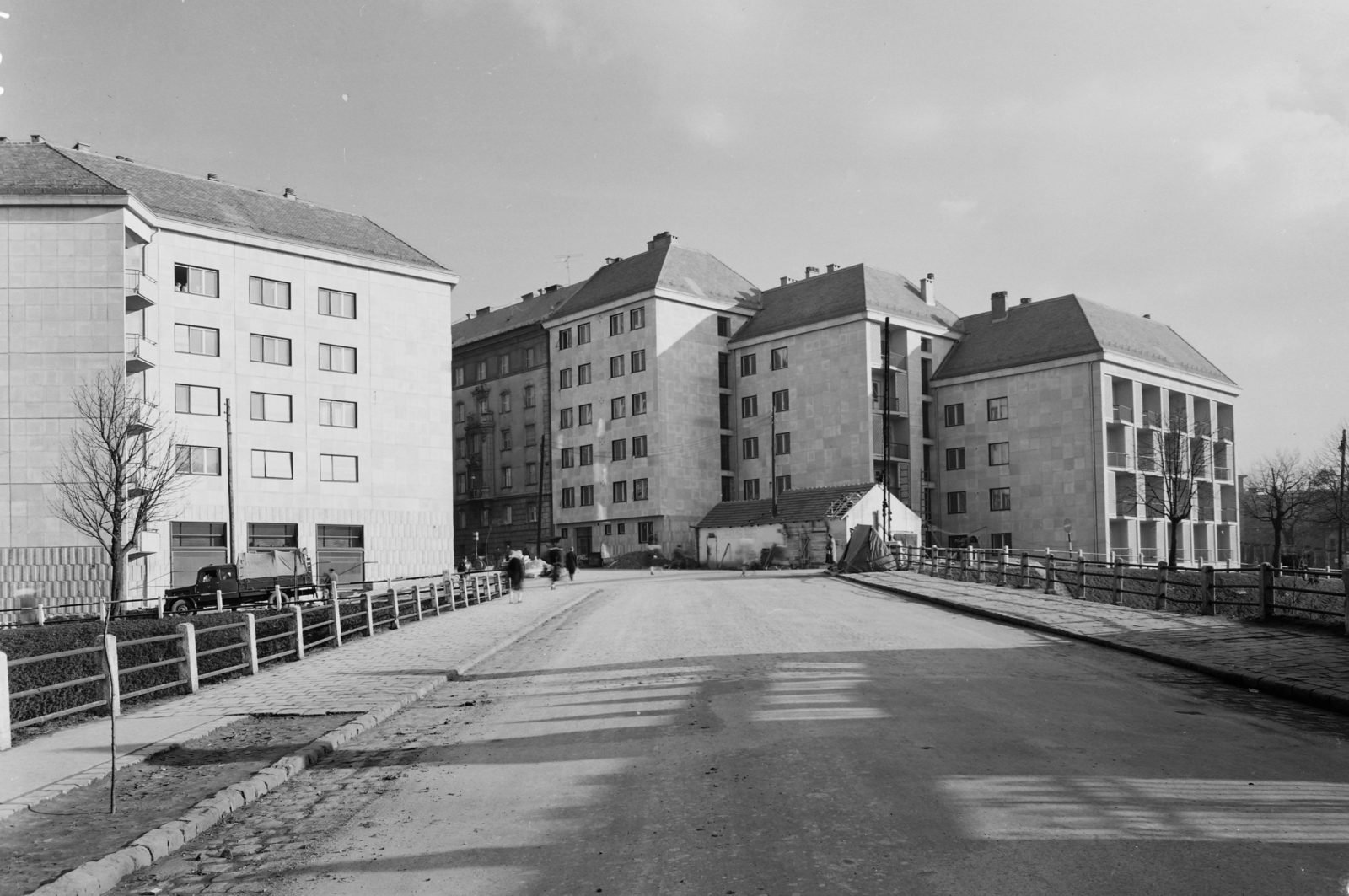 Hungary, Budapest I., Várfok utca., 1960, UVATERV, railing, commercial vehicle, street view, Budapest, Ágost Benkhard-design, Fortepan #5343