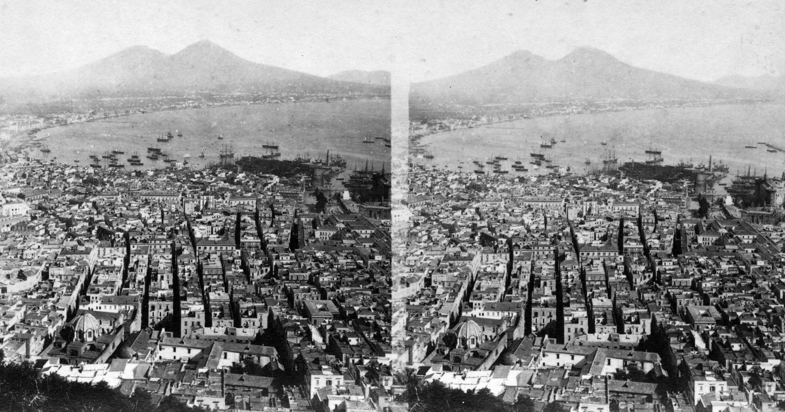 Italy, Naples, a kikötő és az öböl látképe a Vomero-dombról, a távolban a Vezúv. A felvétel 1880 előtt készült., 1900, Fortepan, ship, mountain, sea, volcano, stereophoto, Fortepan #53475