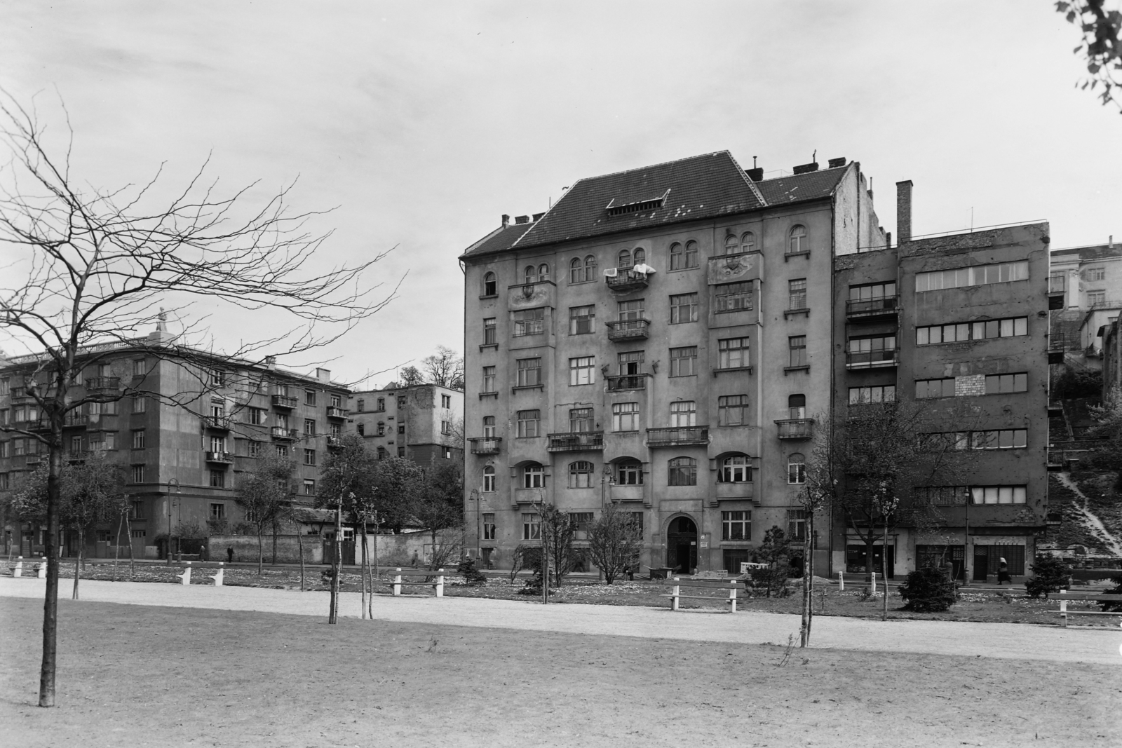 Hungary, Budapest I., Attila út 129. a Vérmezőről nézve., 1957, UVATERV, Budapest, tenement house, Fortepan #5350