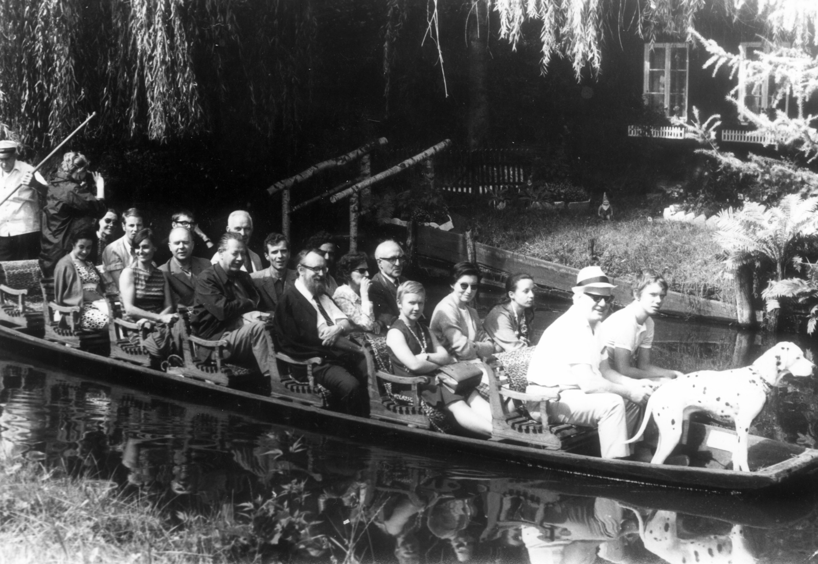 Germany, Lübbenau-Lehde, Spreewald., 1970, Gwen Jones, dog, boating, GDR, dalmatian dog, Fortepan #53531