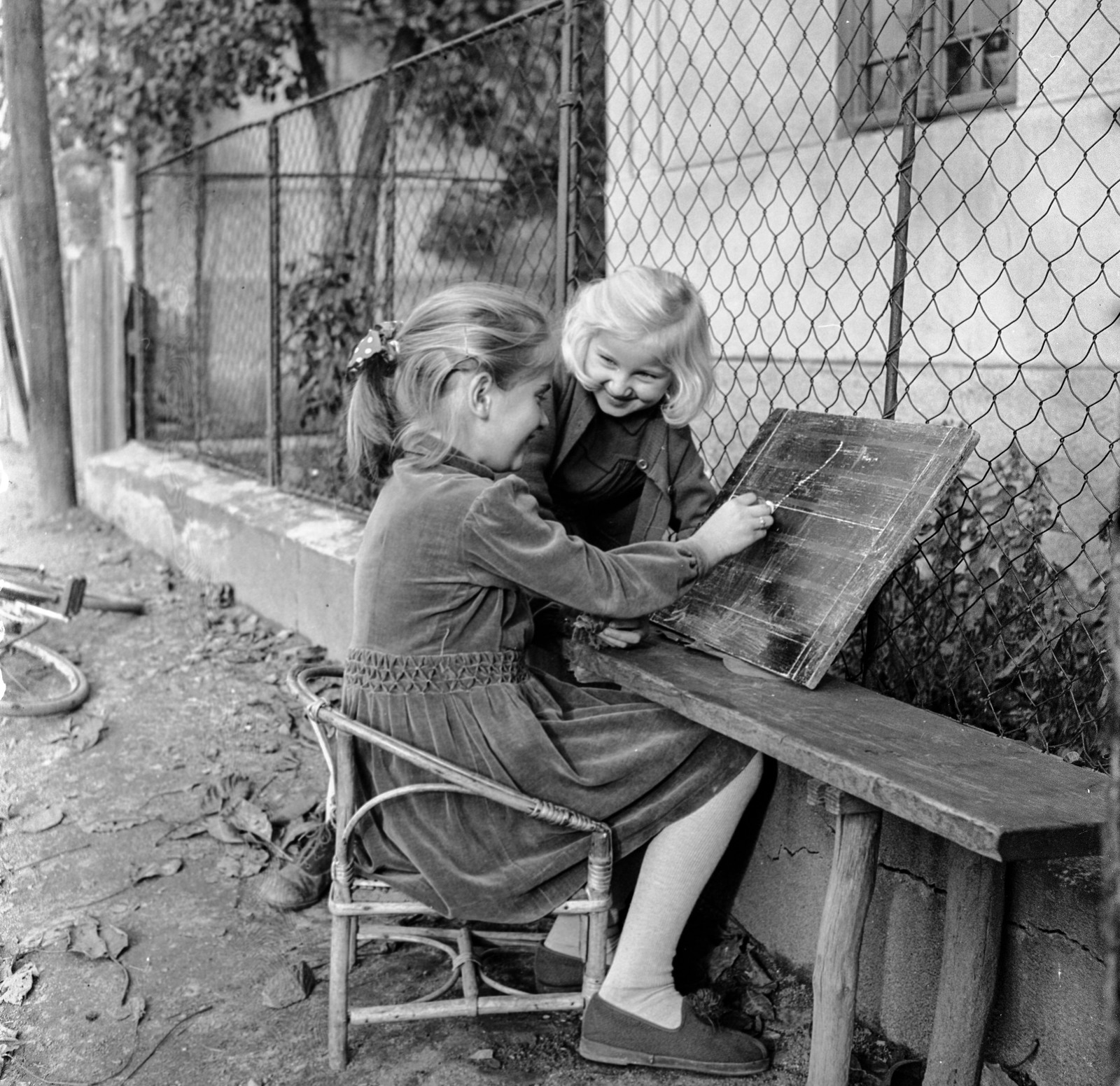 1959, Zsanda Zsolt, Vajszada Károly, learning, girls, writing exercise , Fortepan #53811