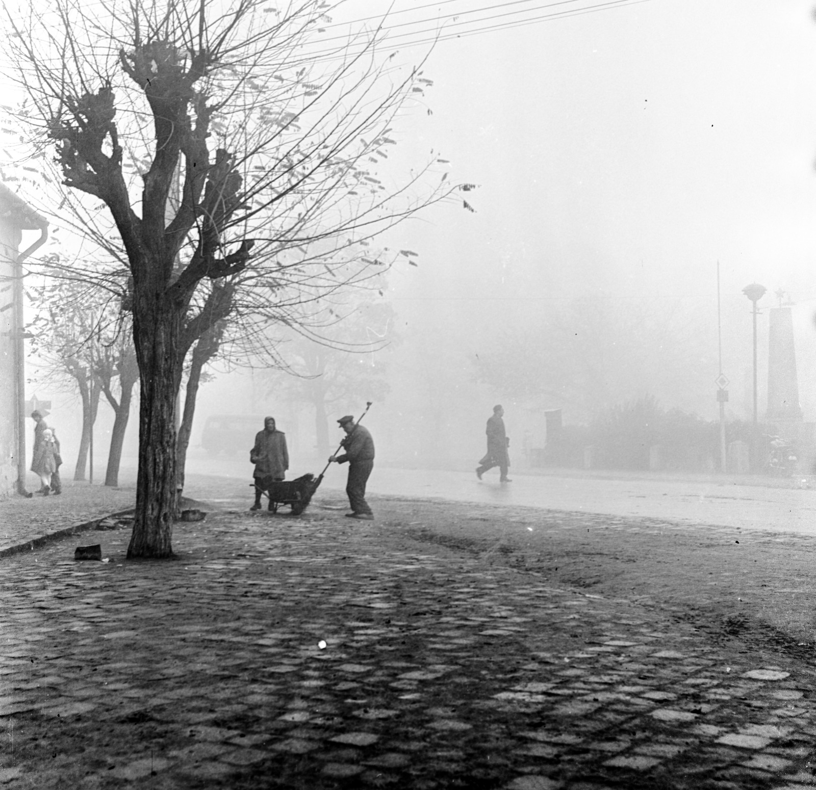 Slovakia, Fiľakovo, ulica Hlavná (Fő utca)., 1959, Zsanda Zsolt, Vajszada Károly, Czechoslovakia, sweeper, fog, Fortepan #53823