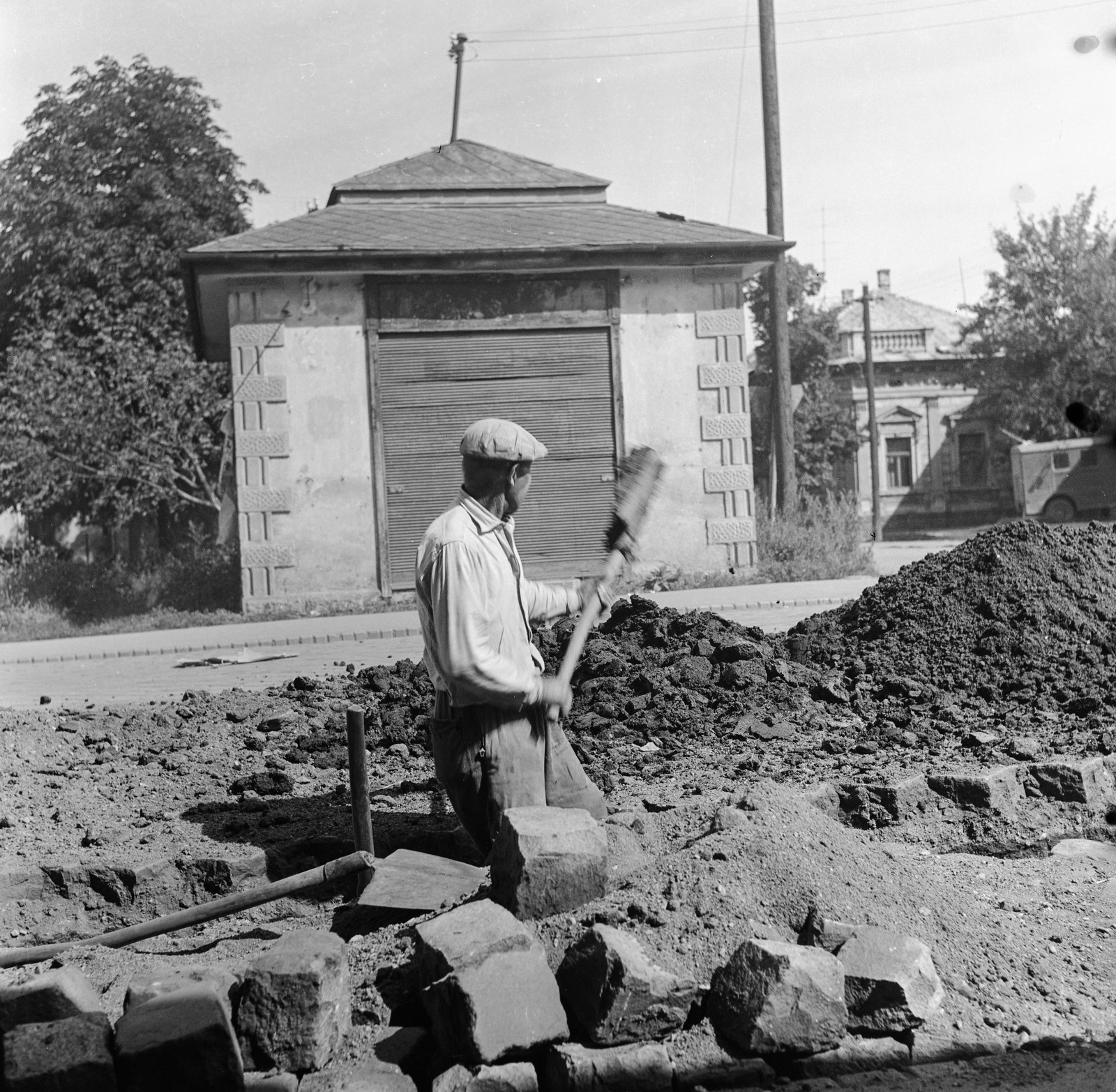 Slovakia, Lučenec, ulica Zeleznicná - ulica Martina Rázusa kereszteződés., 1959, Zsanda Zsolt, Vajszada Károly, Czechoslovakia, road construction, Fortepan #53869