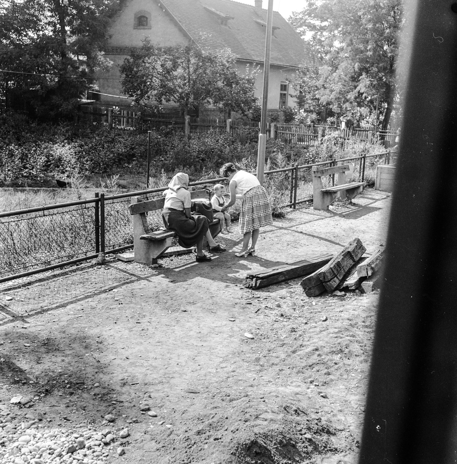Slovakia, Lučenec, vasútállomás., 1959, Zsanda Zsolt, Vajszada Károly, Czechoslovakia, train station, Fortepan #53871