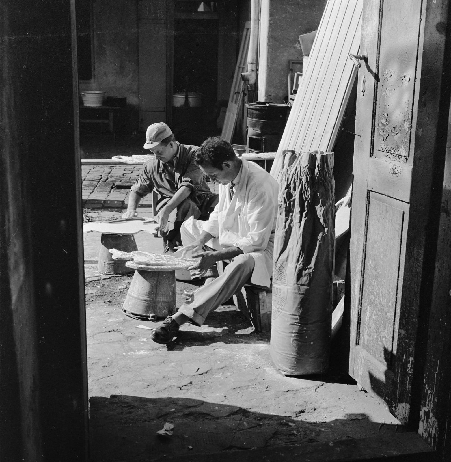 Slovakia, készül a stukkó., 1959, Zsanda Zsolt, Vajszada Károly, Czechoslovakia, stucco, Fortepan #53872