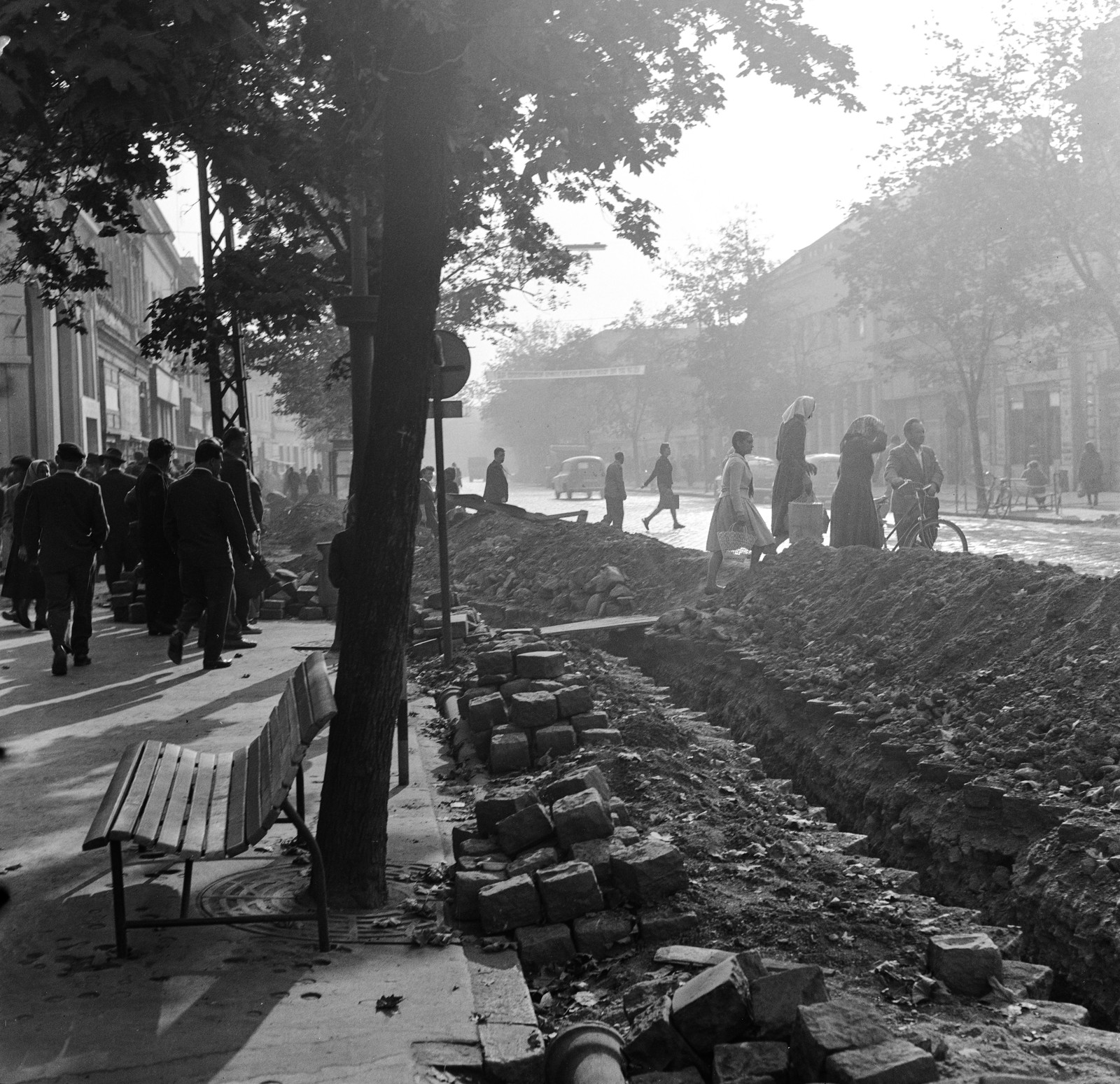 Slovakia, Lučenec, ulica Tomása Garrigue Masaryka., 1959, Zsanda Zsolt, Vajszada Károly, Czechoslovakia, bench, road construction, Fortepan #53881