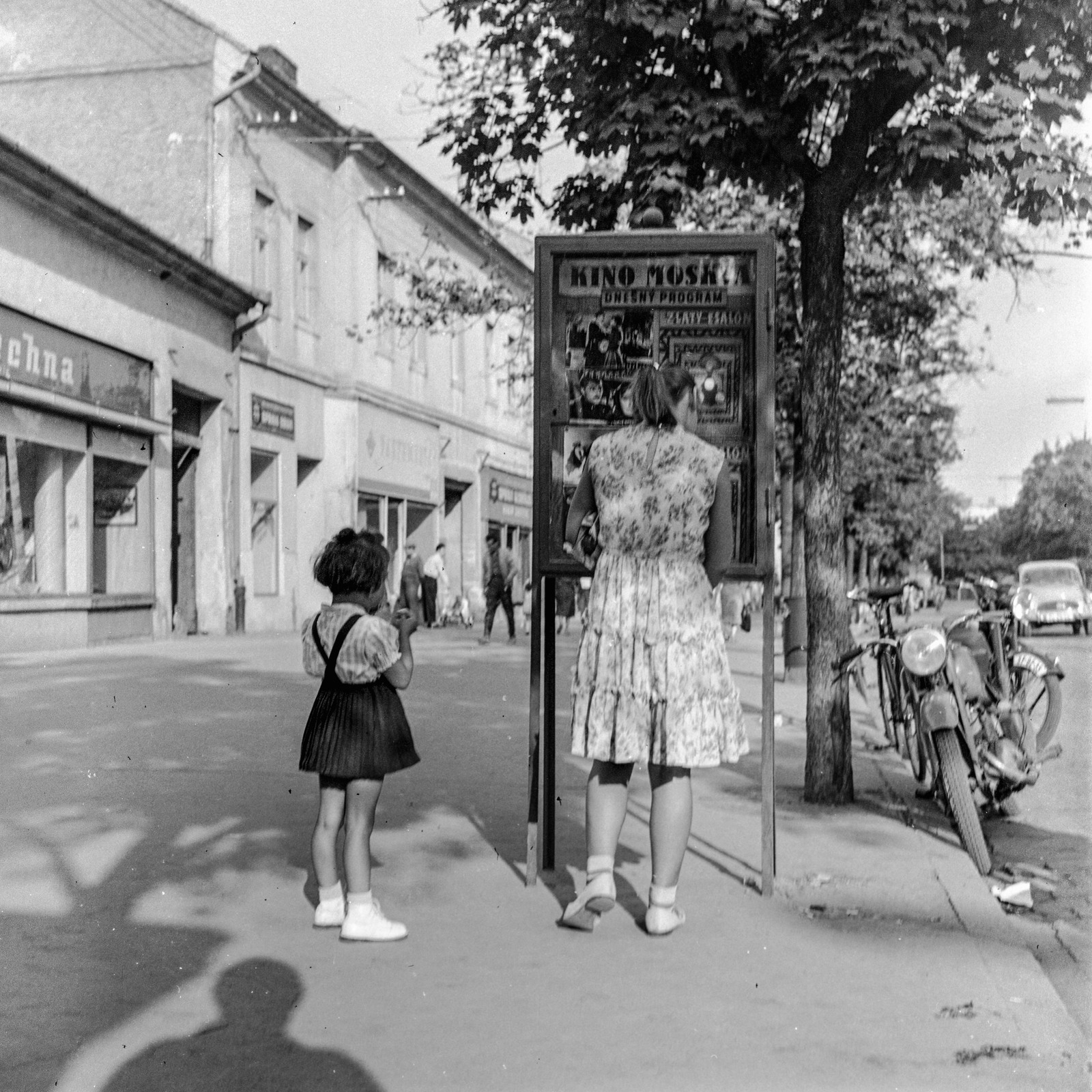 Slovakia, Lučenec, ulica Tomása Garrigue Masaryka., 1959, Zsanda Zsolt, Vajszada Károly, Czechoslovakia, bicycle, motorcycle, billboard, Fortepan #53899