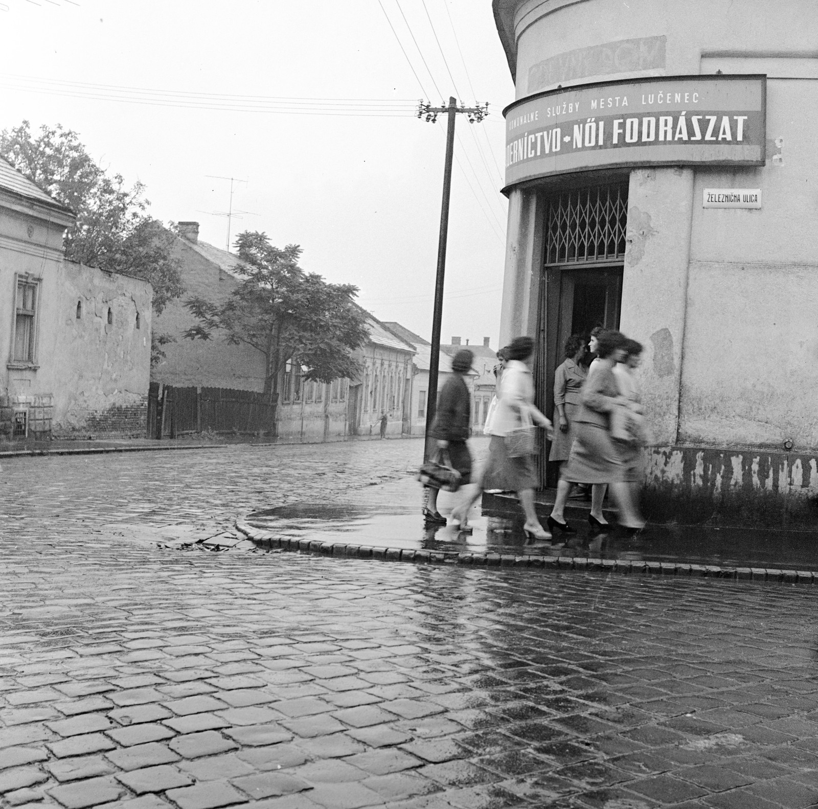 Slovakia, Lučenec, ulica Zeleznicna, balra az ulica Jókaiho., 1960, Zsanda Zsolt, Vajszada Károly, Czechoslovakia, hairdresser, street name sign, bilingual sign, Fortepan #53913