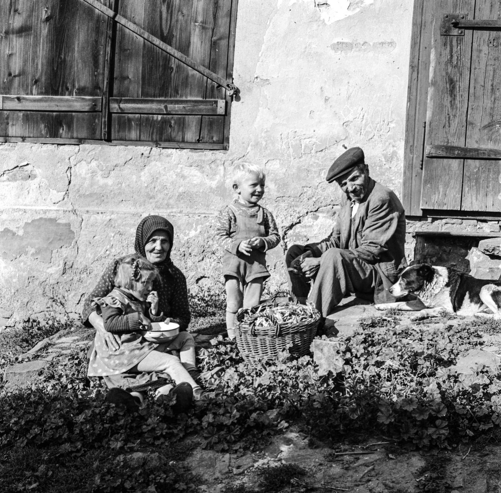 Slovakia, Fiľakovo, ulica Podhradska (Várfelső utca)., 1960, Zsanda Zsolt, Vajszada Károly, Czechoslovakia, Fortepan #53955