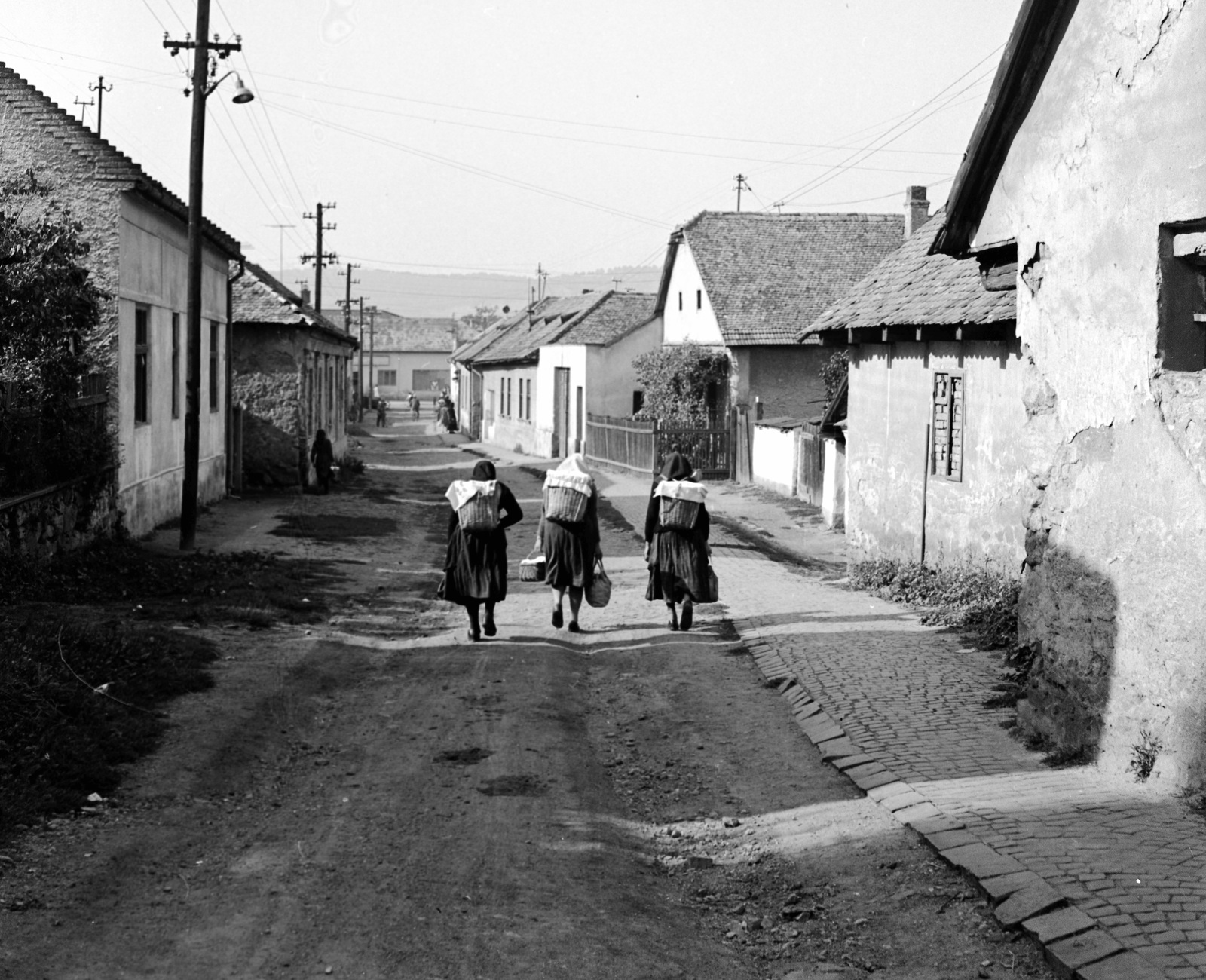 Szlovákia, Fülek, ulica Podhradská (Várfelső utca) az ulica Hlavná (Fő utca) felé nézve., 1960, Zsanda Zsolt, Vajszada Károly, Csehszlovákia, Fortepan #53958