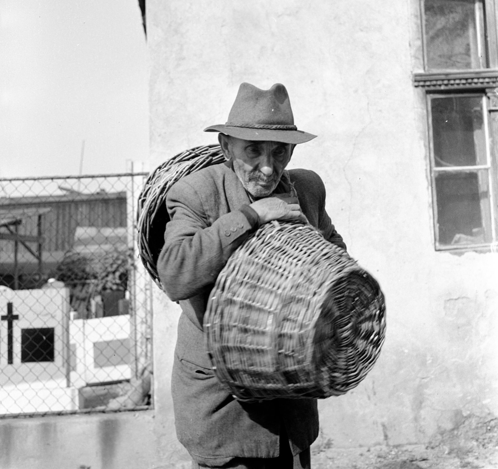 Slovakia, Fiľakovo, ulica Trhova (Piac utca)., 1960, Zsanda Zsolt, Vajszada Károly, Czechoslovakia, basket, old person, Fortepan #53973