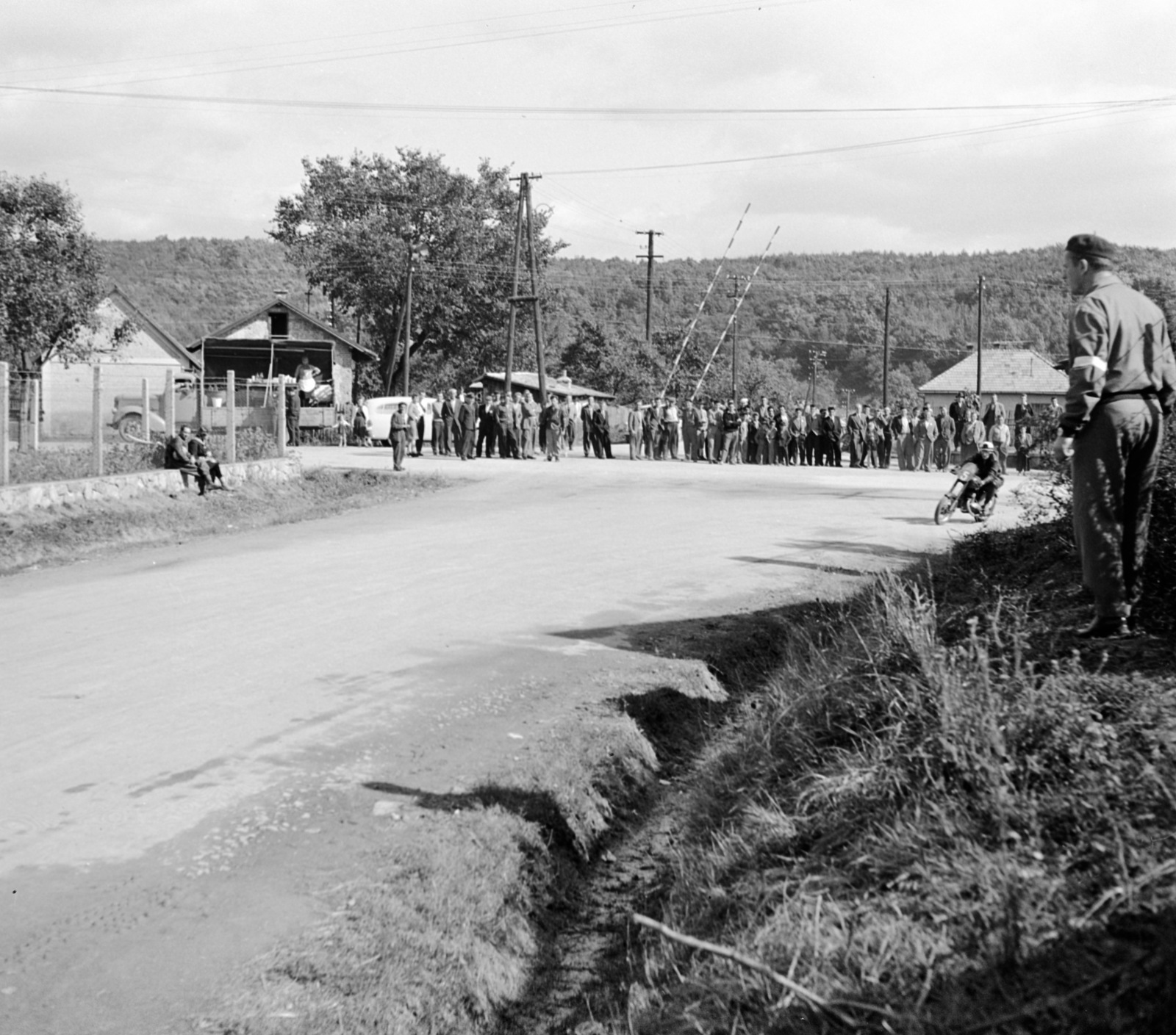 Slovakia, Fiľakovo, ulica Továrenská., 1960, Zsanda Zsolt, Vajszada Károly, Czechoslovakia, motorcycle race, Fortepan #53990