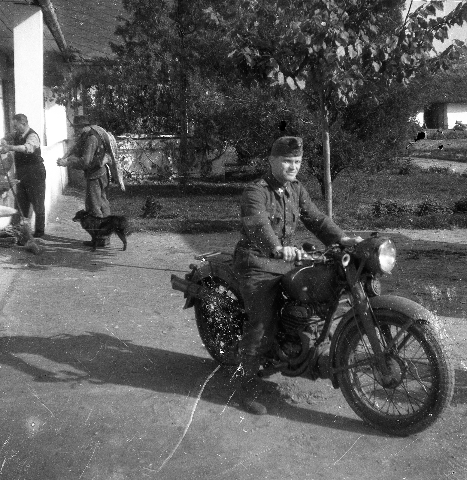1944, Nagy Gyula, dog, motorcycle, Fortepan #54104