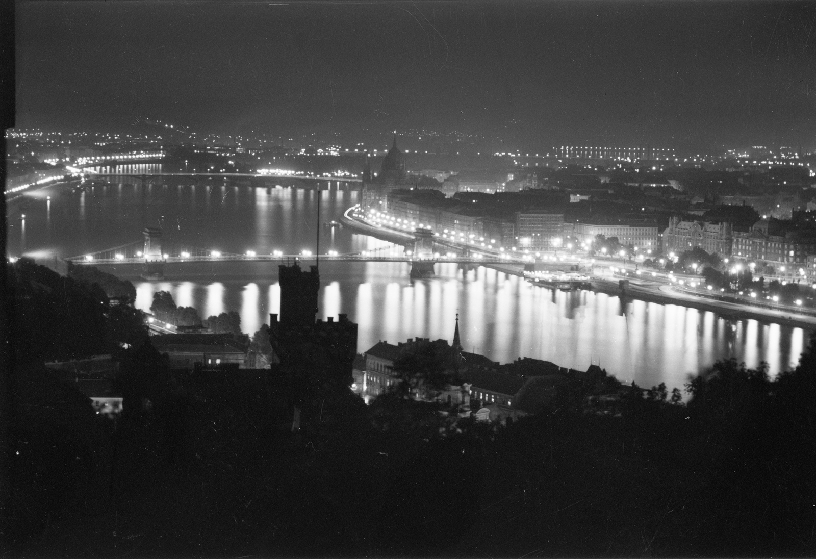 Hungary, Budapest I., kilátás a kivilágított városra, a Parlament felé nézve., 1965, Nagy Gyula, parliament, Danube, Budapest, Fortepan #54118