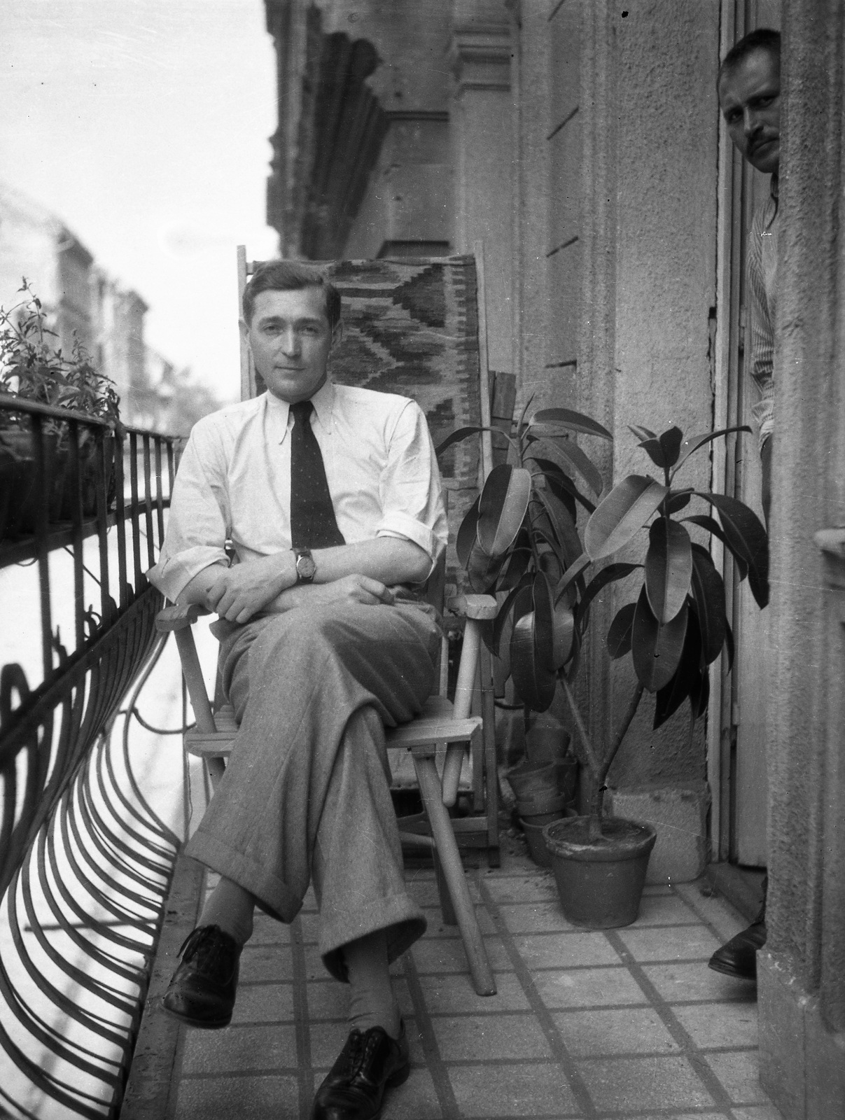 Hungary, Budapest VI., a Szondi utca 79. I. emeleti erkélye., 1949, Nagy Gyula, portrait, balcony, man, arm chair, Budapest, leg over leg, Fortepan #54129