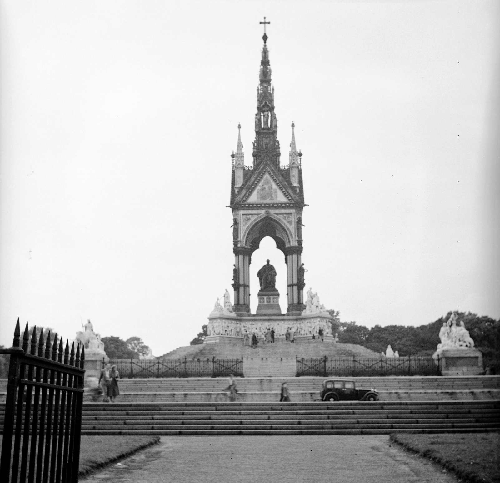 Egyesült Királyság, London, Keningston Gardens, Albert emlékmű., 1938, Nagy Gyula, szobor, emlékmű, neogótika, Albert herceg-ábrázolás, George Gilbert Scott-terv, Fortepan #54177