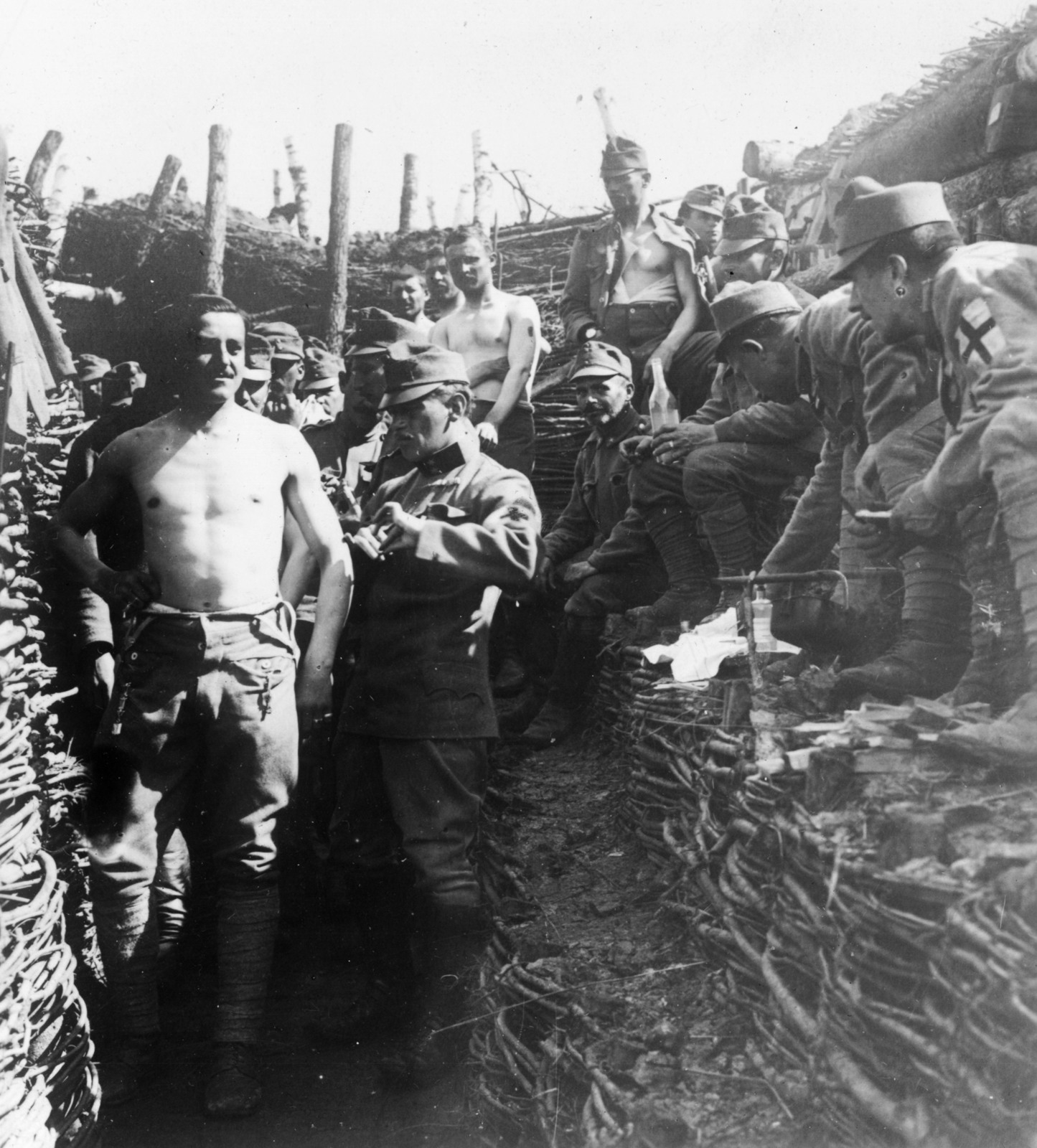 Ukraine, 1917, Urbán gyűjtemény, First World War, trench, first aid, half-naked, Fortepan #54341