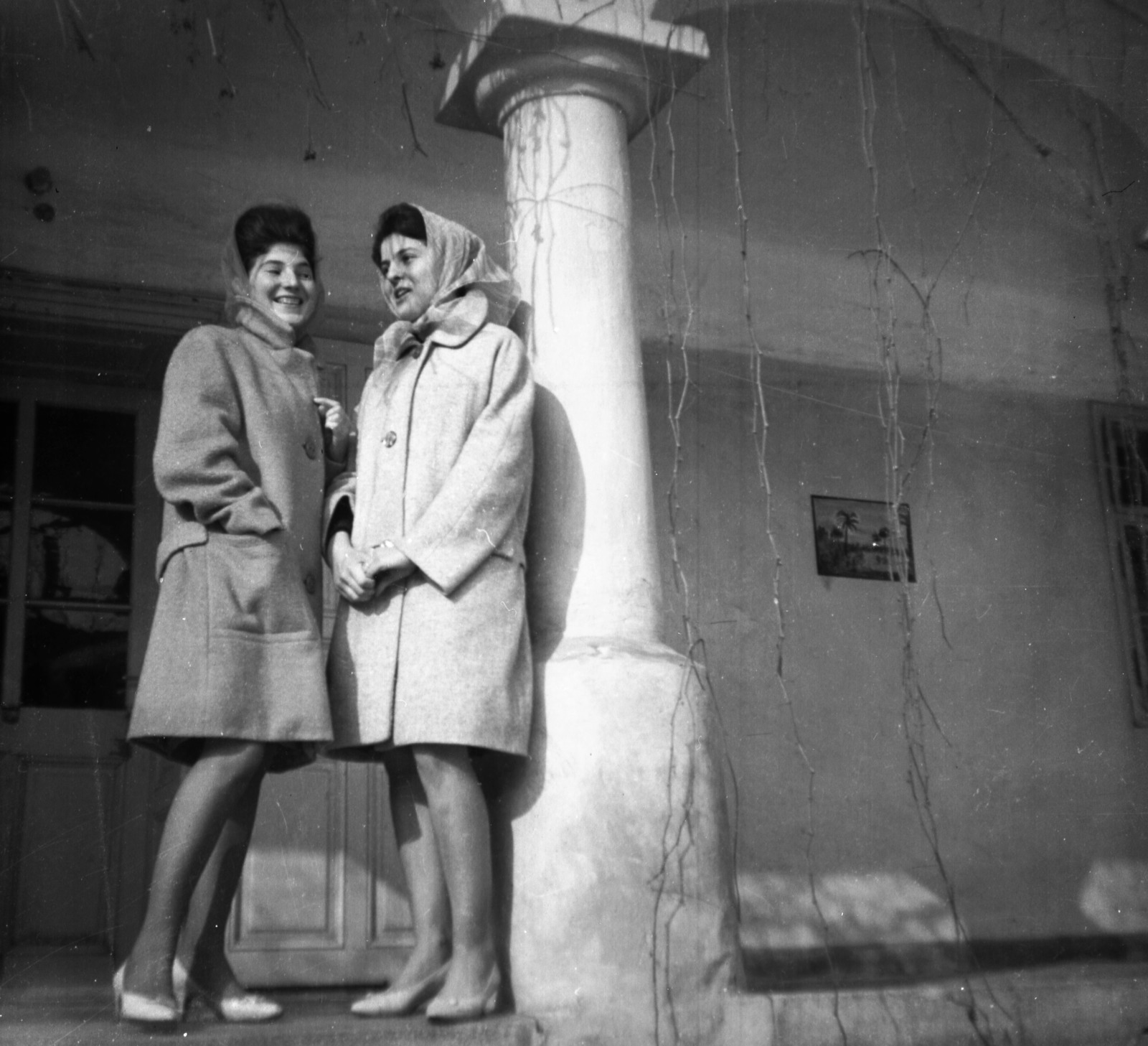 1964, Vaskúti György, women, porch, double portrait, headscarf, Fortepan #54401