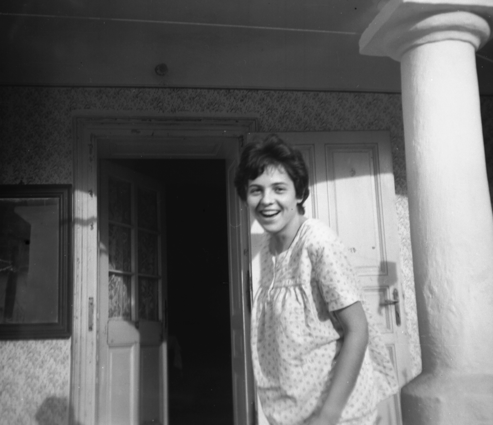 1964, Vaskúti György, portrait, smile, woman, porch, nightgown, Fortepan #54402