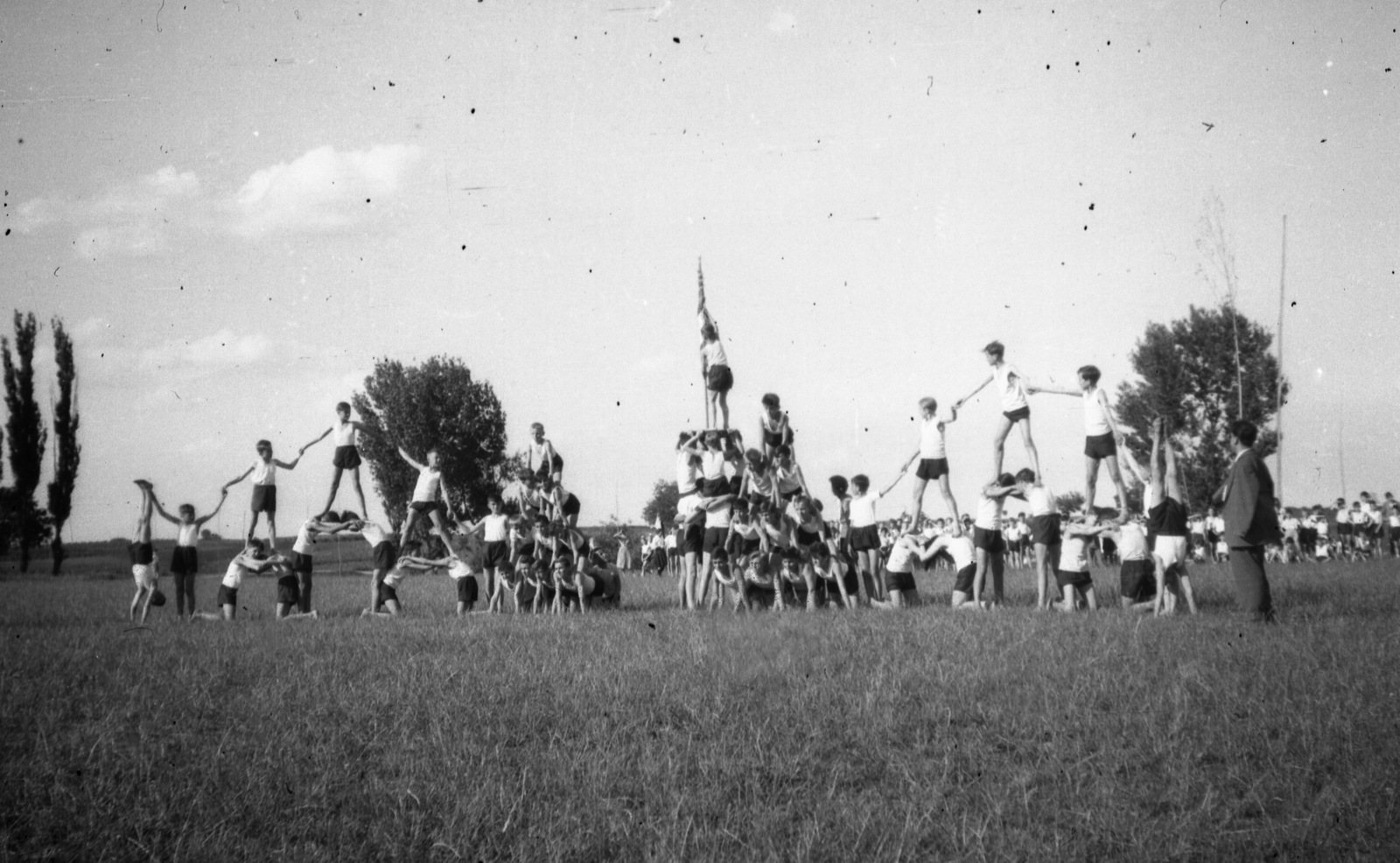 1959, Vaskúti György, exercise, spreading, hold hands, human pyramid, Fortepan #54411