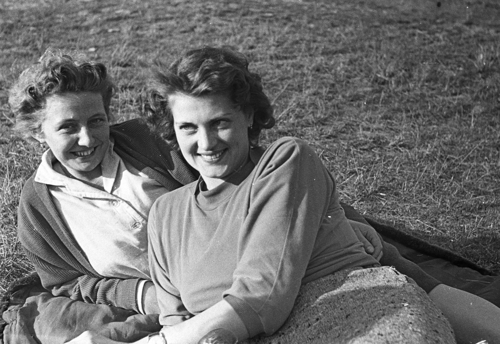 Hungary, Budapest II., 1958, Lencse Zoltán, Budapest, excursion, women, smile, Fortepan #54611