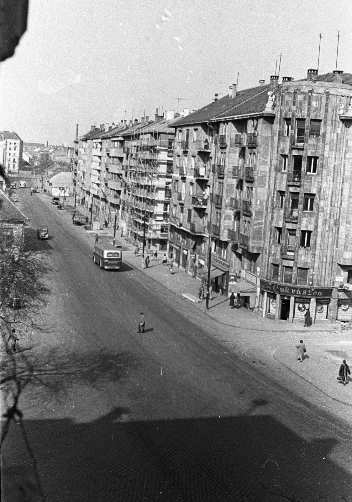 Magyarország, Budapest II.,Budapest III., Lajos utca a Szépvölgyi úti kereszteződéstől a Nagyszombat utca felé nézve., 1958, Lencse Zoltán, autóbusz, Budapest, cukrászda, Fortepan #54615