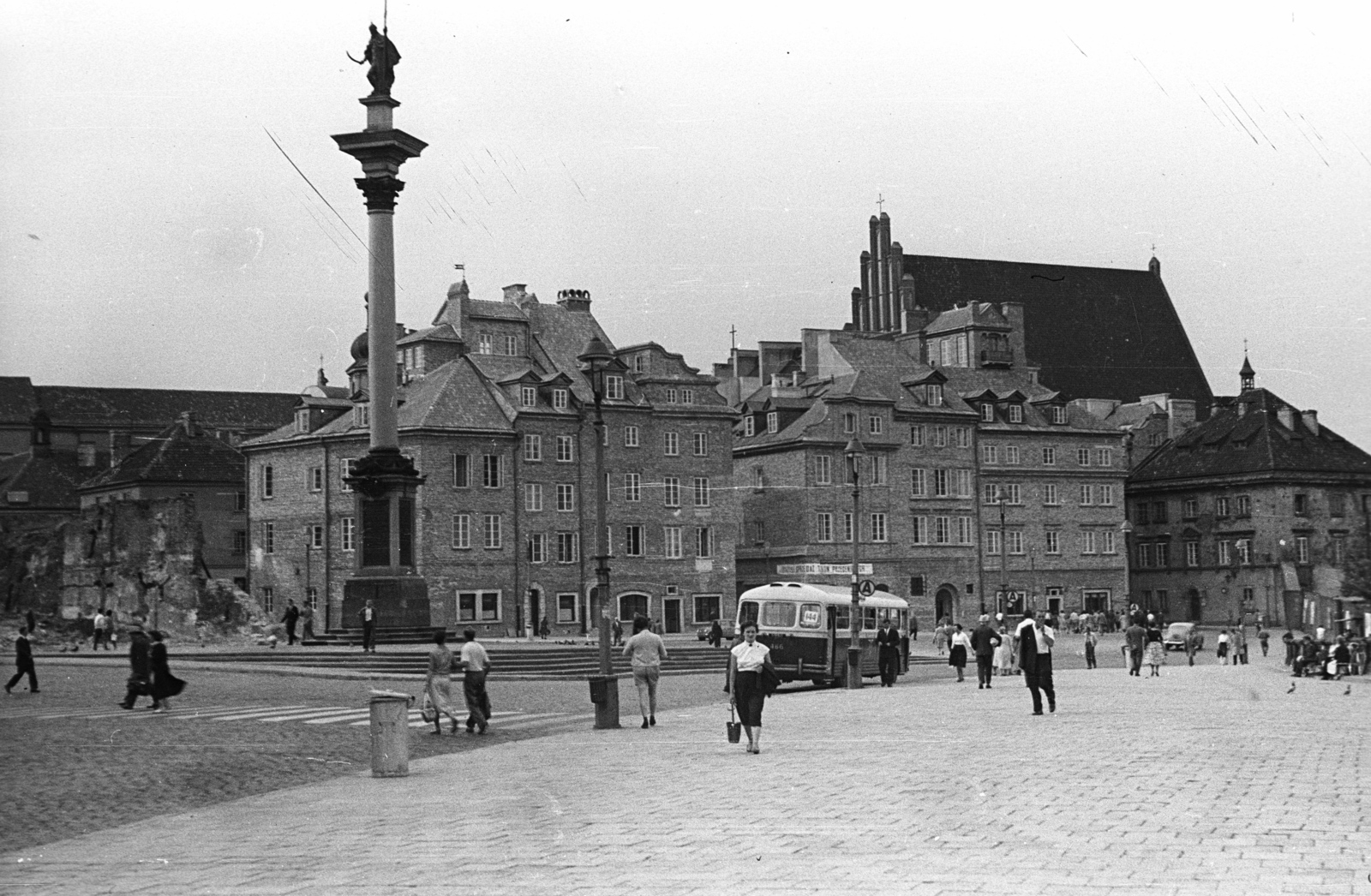 Poland, Warsaw, Plac Zamkowy, Zsigmond-oszlop. , 1958, Lencse Zoltán, sculpture, monument, Sigismund III Vasa-portrayal, Fortepan #54681