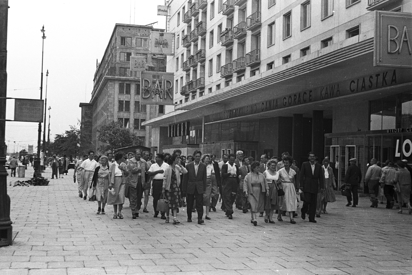 Poland, Warsaw, Aleje Jerozolimskie 11-19., 1958, Lencse Zoltán, tourist, street view, Polish sign, Fortepan #54684