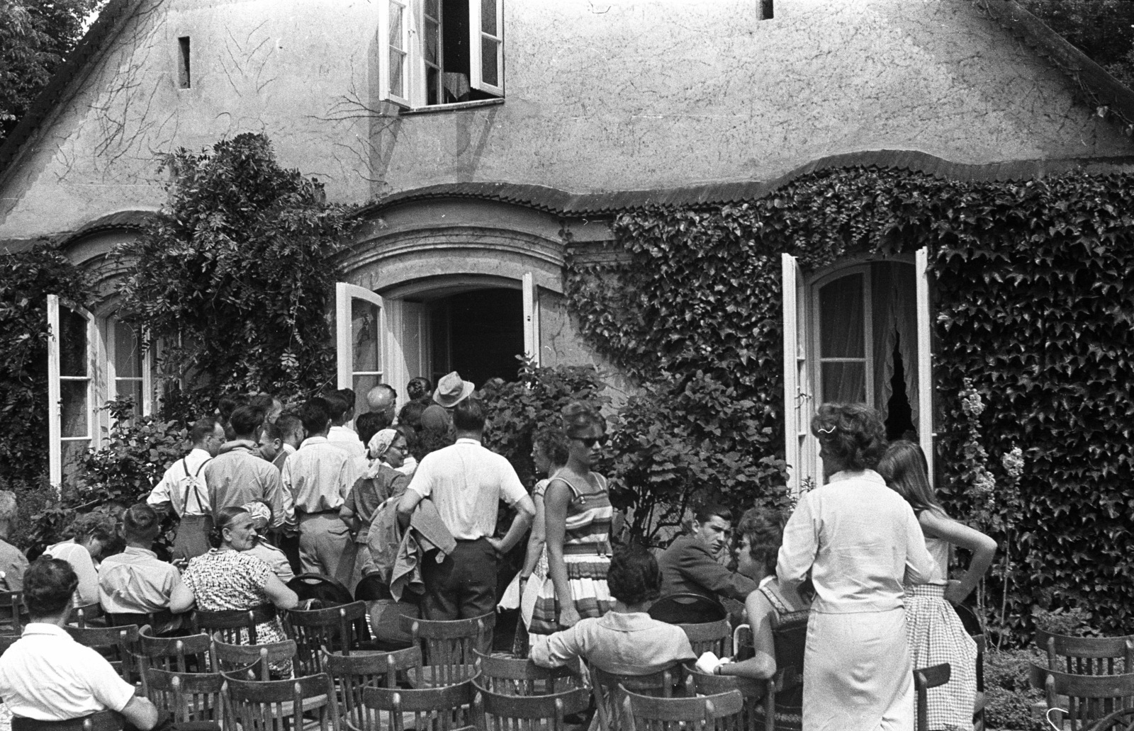 Poland, Żelazowa Wola, Chopin szülőháza., 1958, Lencse Zoltán, visitors, Fortepan #54709