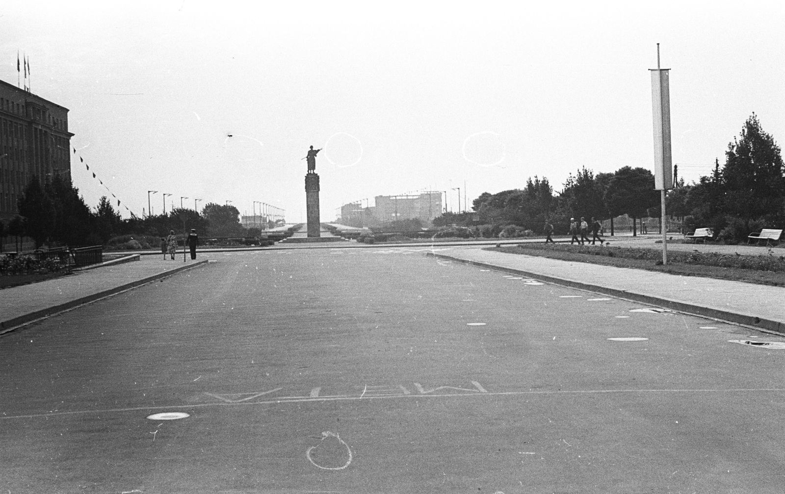 Poland, Gdynia, Kosciuszko tér (Skwer Kosciuszki), középen a szovjet emlékmű., 1958, Lencse Zoltán, Soviet memorial, Fortepan #54720