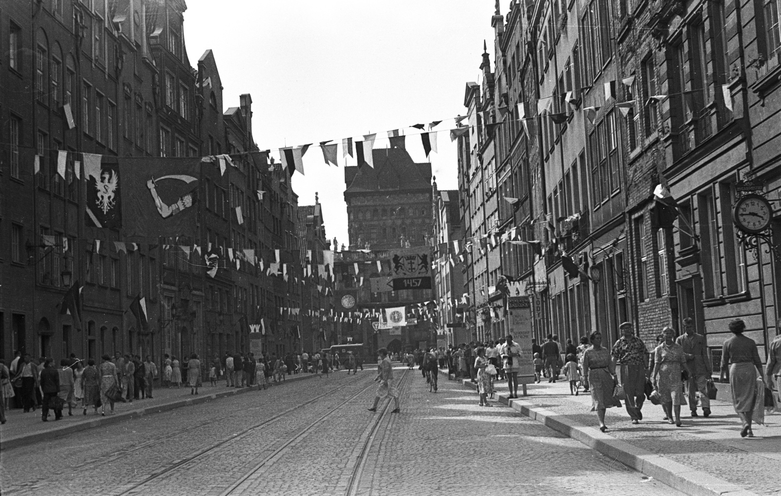 Poland, Gdańsk, ulica Dluga az Arany kapu (Zlota Brama) felé nézve., 1958, Lencse Zoltán, street view, Fortepan #54731