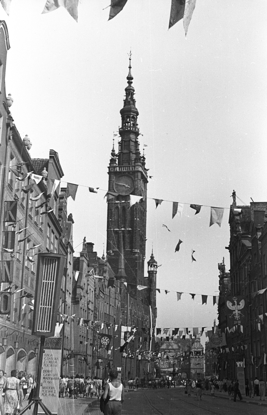 Poland, Gdańsk, ulica Dluga, szemben a Városháza., 1958, Lencse Zoltán, tower, public building, gothic, renaissance, Fortepan #54732