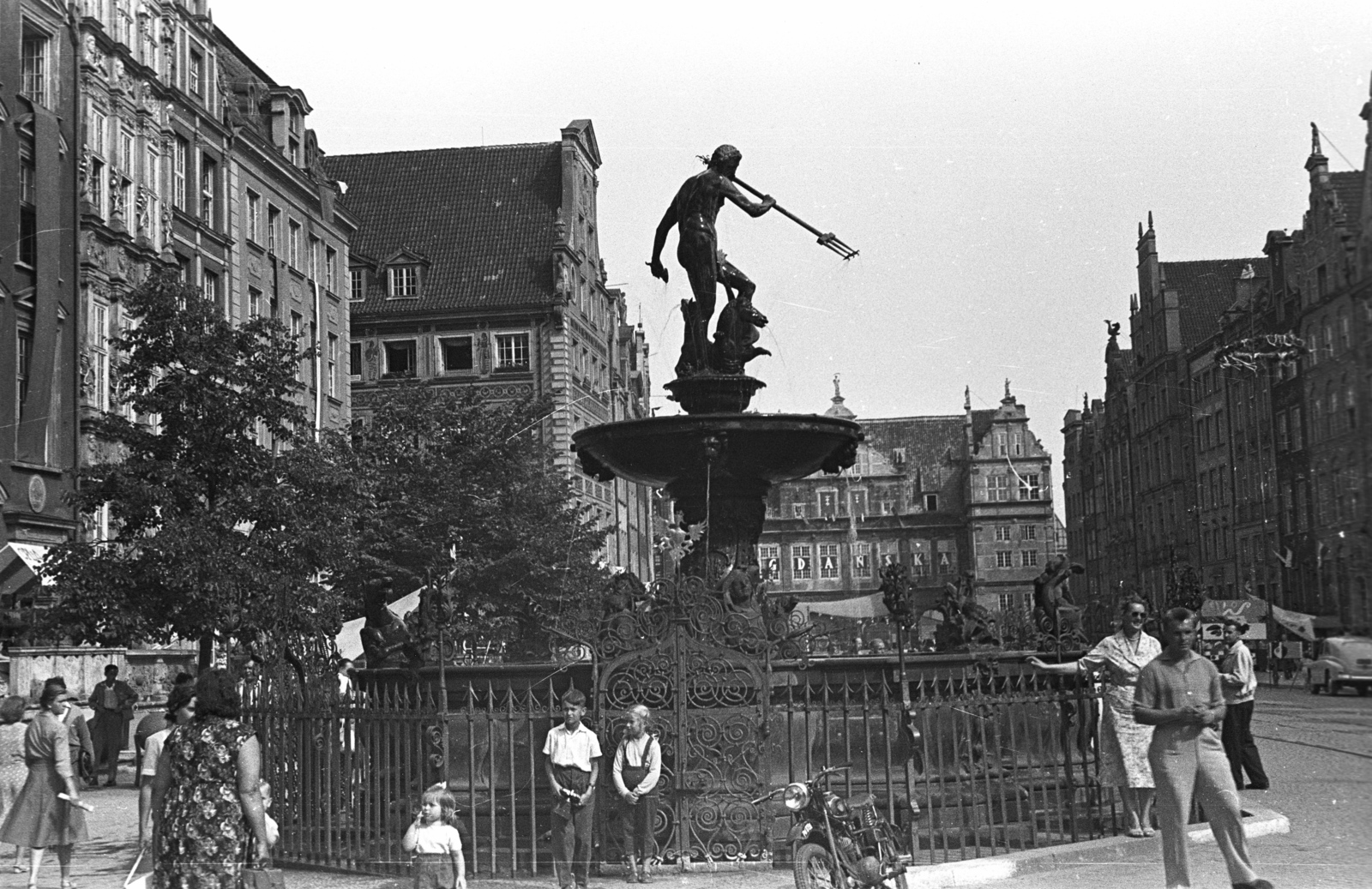 Poland, Gdańsk, Neptun-szobor., 1958, Lencse Zoltán, rococo architecture, Neptune-portrayal, Abraham van den Blocke-design, Mannerist, Fortepan #54733