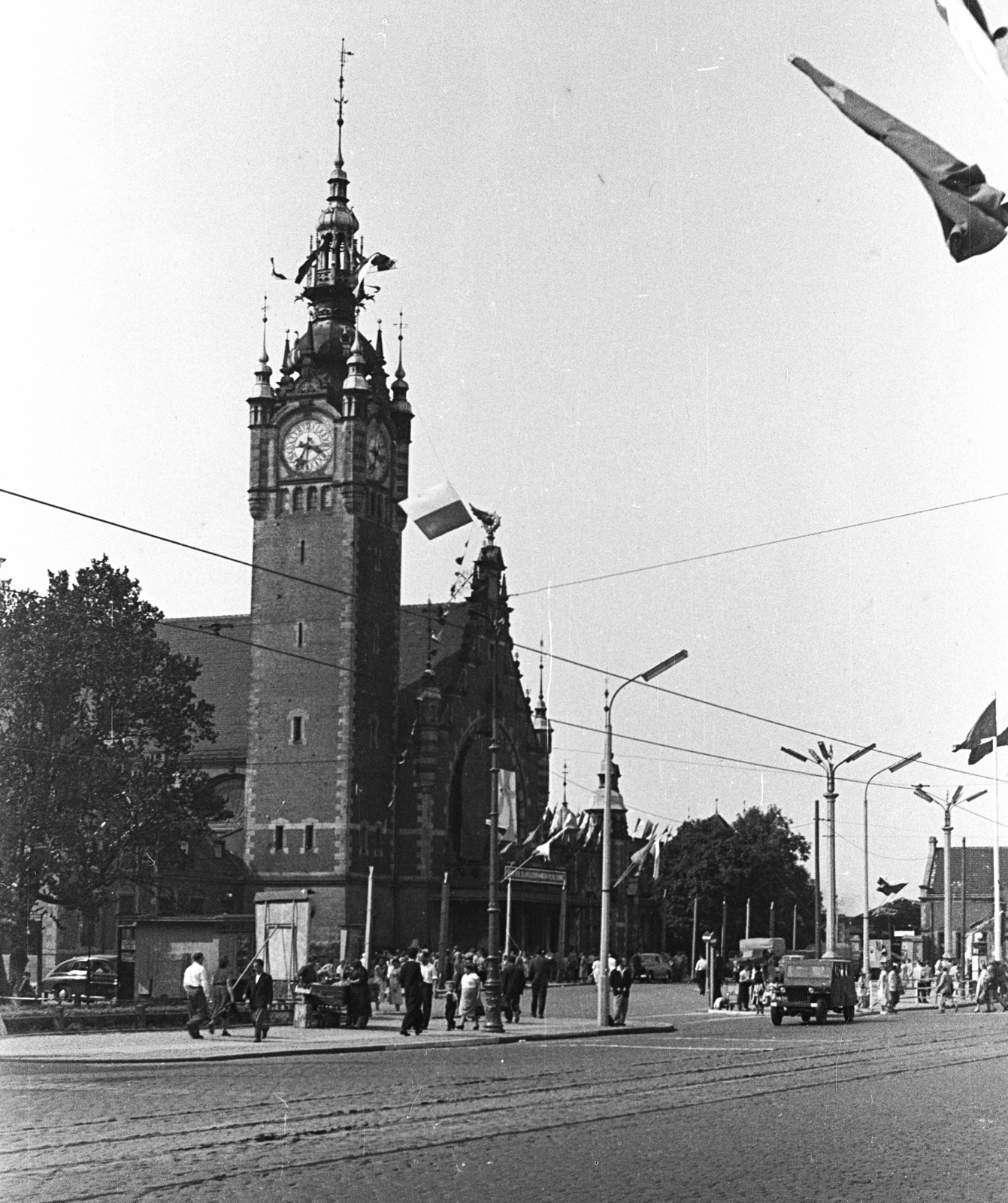 Lengyelország, Gdańsk, Főpályaudvar (Gdansk Glówny)., 1958, Lencse Zoltán, neoreneszánsz, dzsip, pályaudvar, eklektikus építészet, Alexander Rundel-terv, Paul Thomer-terv, Georg Cuny-terv, Fortepan #54736