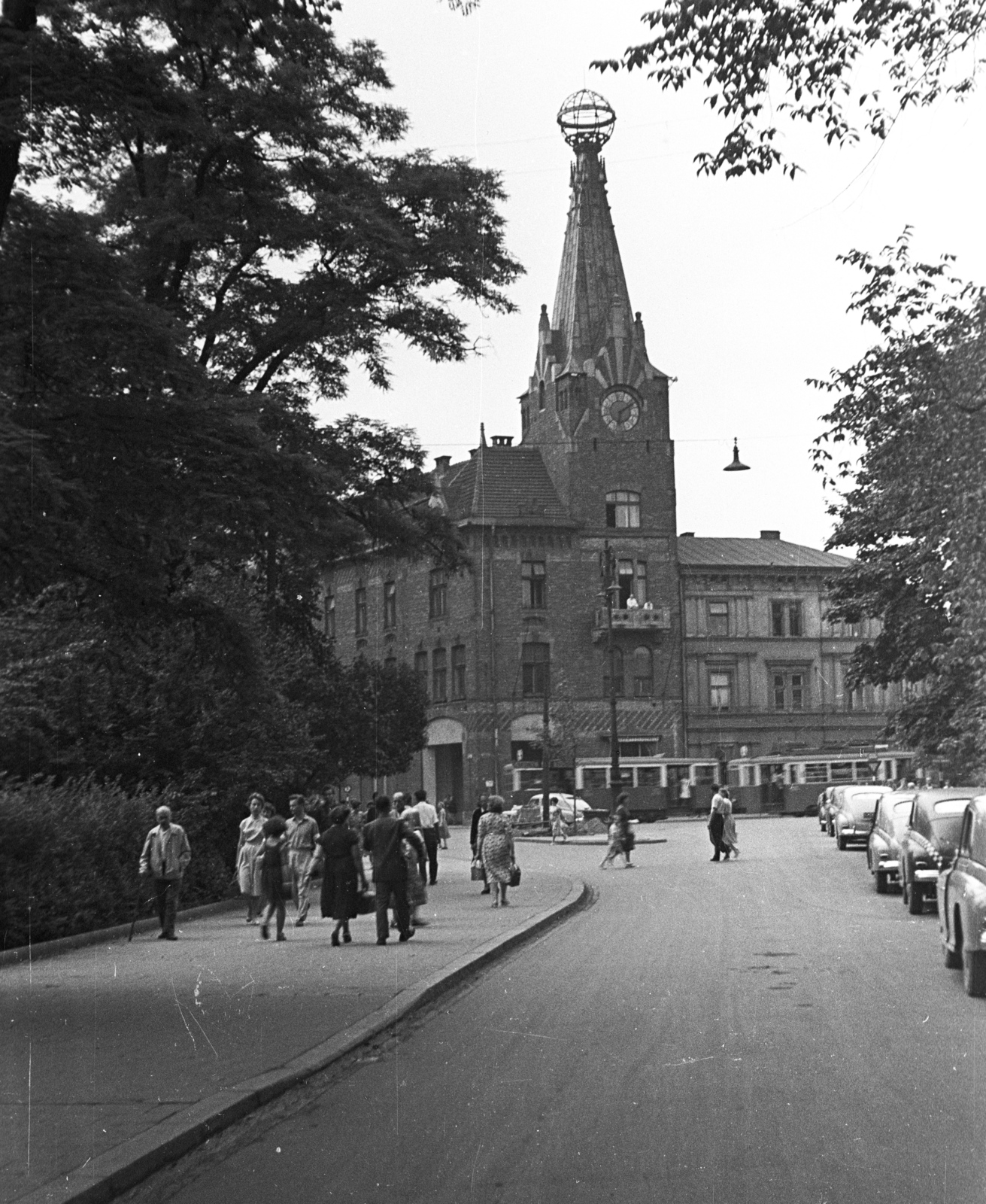 Poland, Kraków, ulica Slawkowska az ulica Basztowa felé nézve, szemben a Földgömb-ház., 1958, Lencse Zoltán, tram, Secession, globe, Franciszek Mączyński-design, Tadeusz Stryjeński-design, Fortepan #54761