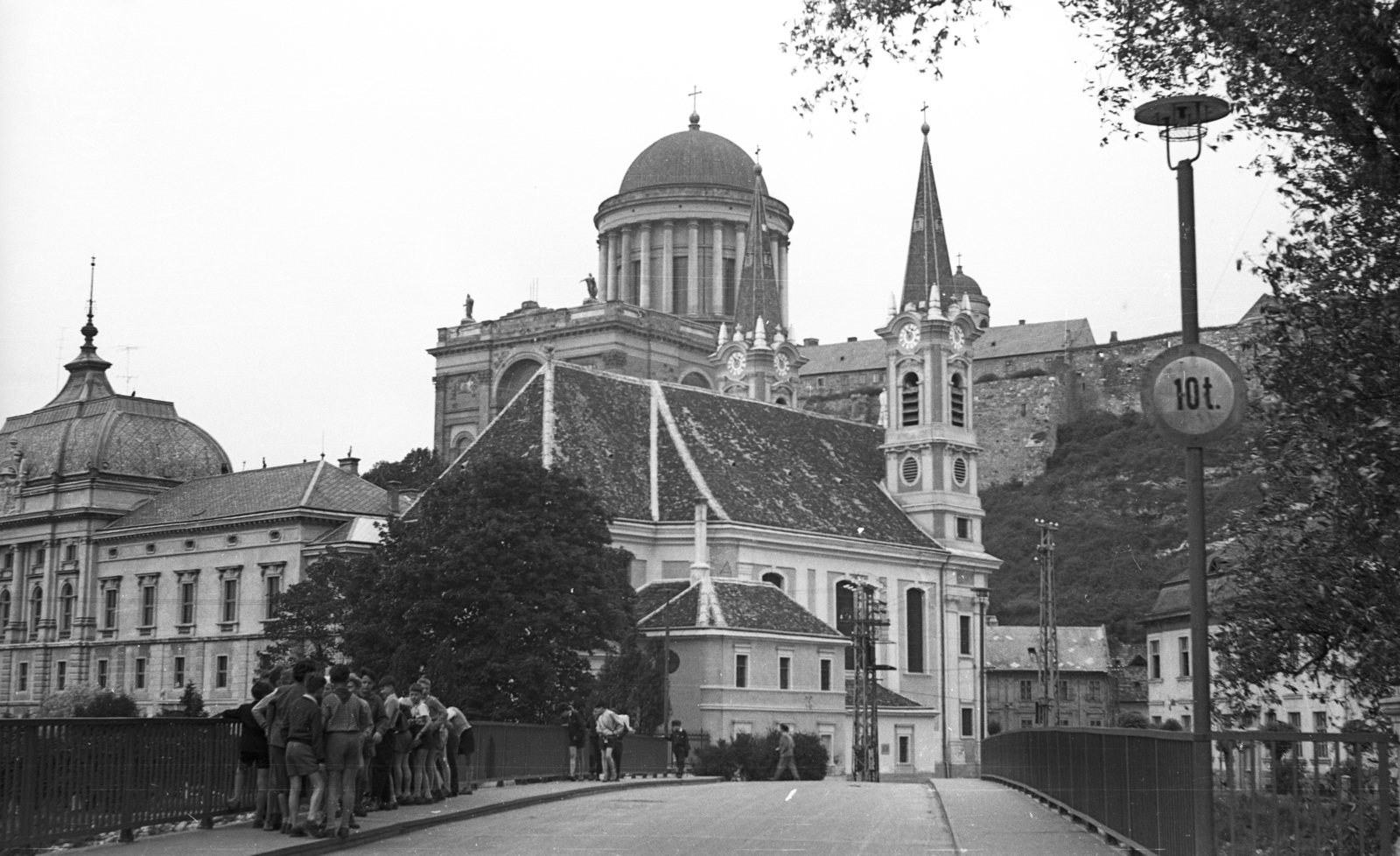 Hungary, Esztergom, Bazilika a Kossuth hídról nézve, előtérben a vízivárosi templom., 1960, Lencse Zoltán, church, Fortepan #54786