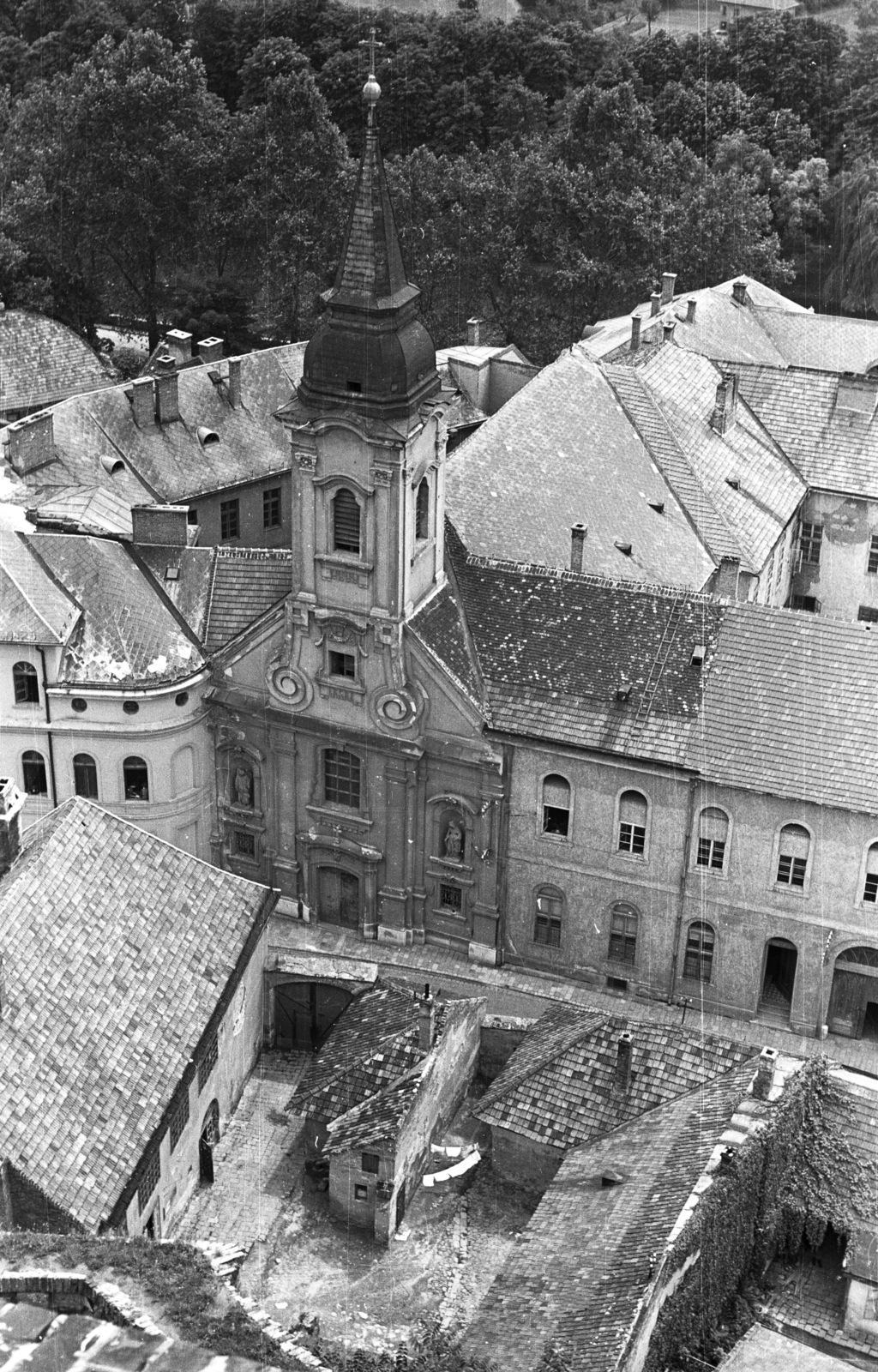 Hungary, Esztergom, Szatmári Irgalmasnővérek Zárdatemploma a várból nézve., 1958, Lencse Zoltán, plan view, roof, church, Fortepan #54788