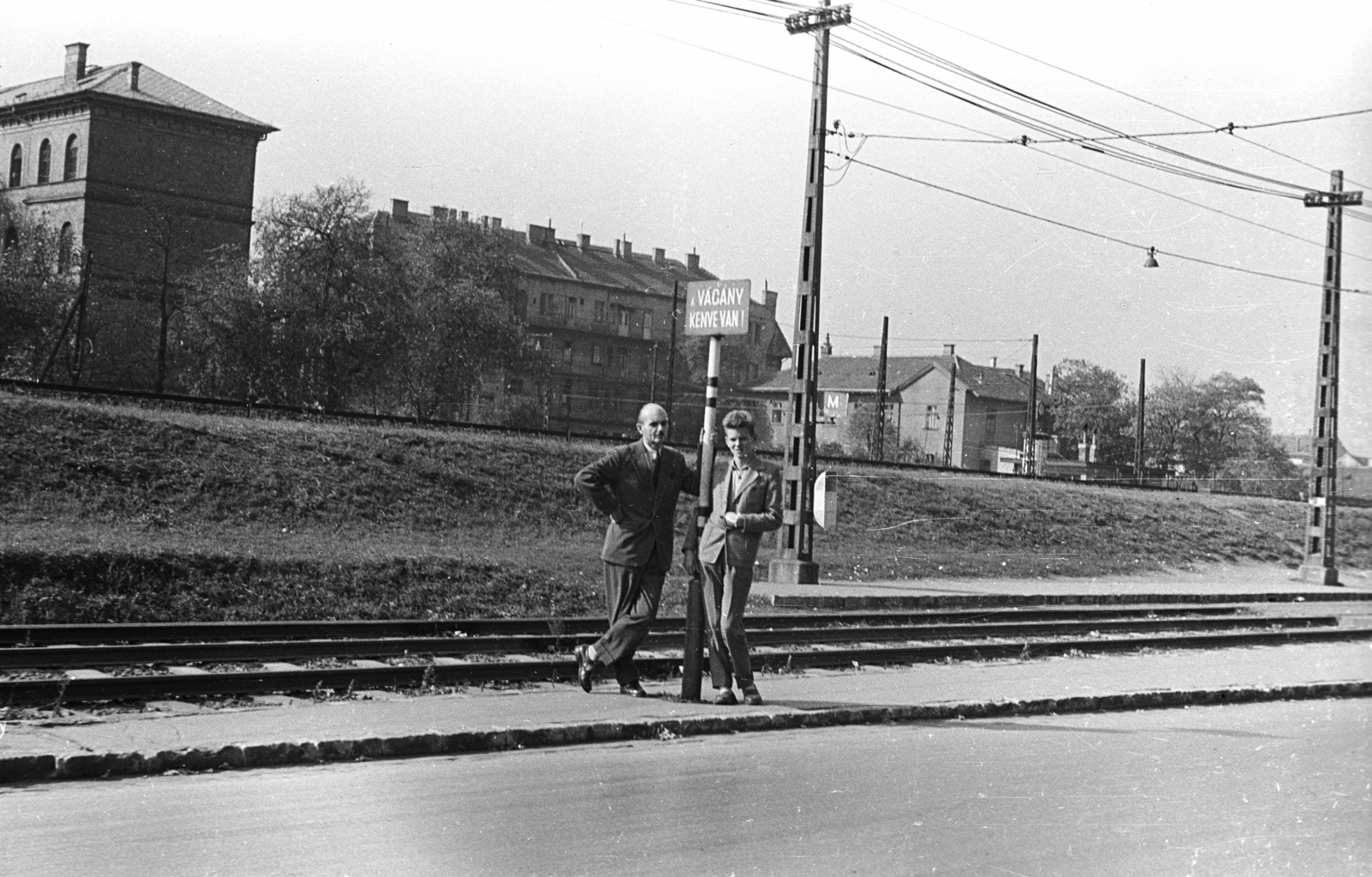 Hungary, Budapest XIV., villamosmegálló a Mexikói úton az Erzsébet királyné útnál., 1959, Lencse Zoltán, tram stop, Budapest, Fortepan #54825