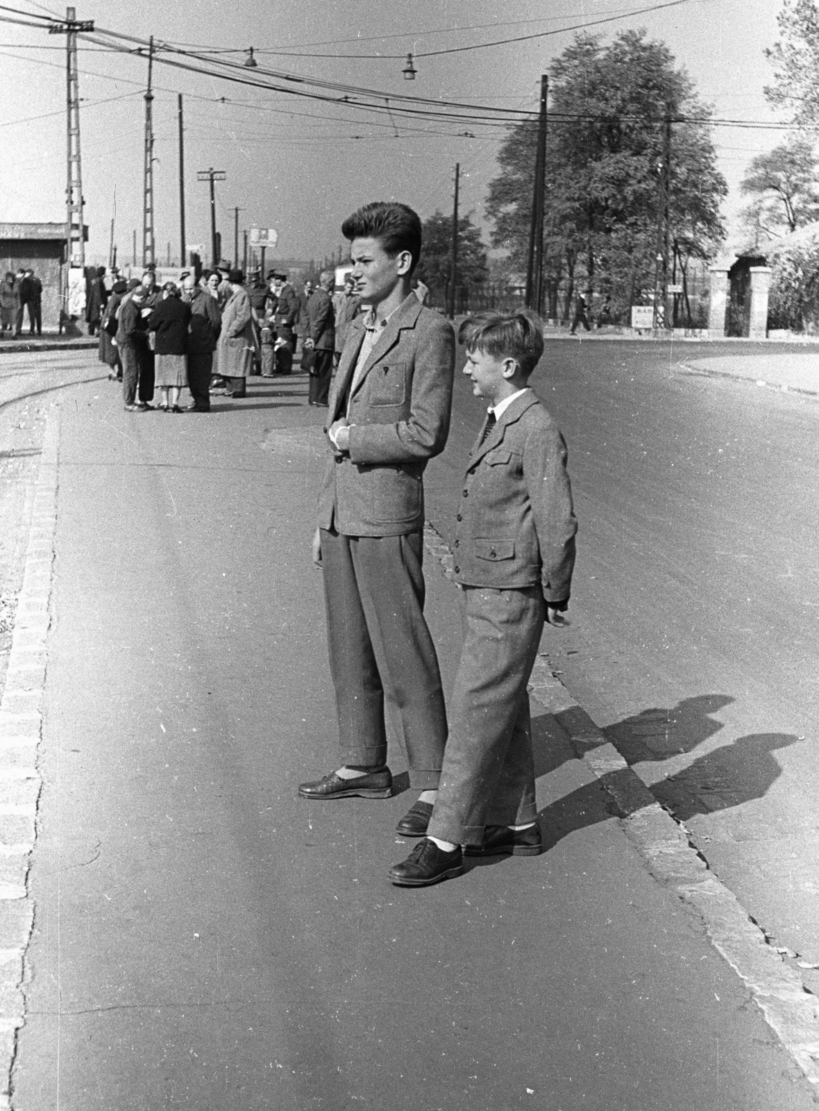 Hungary, Budapest XIV., villamosmegálló a Mexikói úton, jobbra az Erzsébet királyné út torkolata., 1959, Lencse Zoltán, tram stop, Budapest, Fortepan #54826