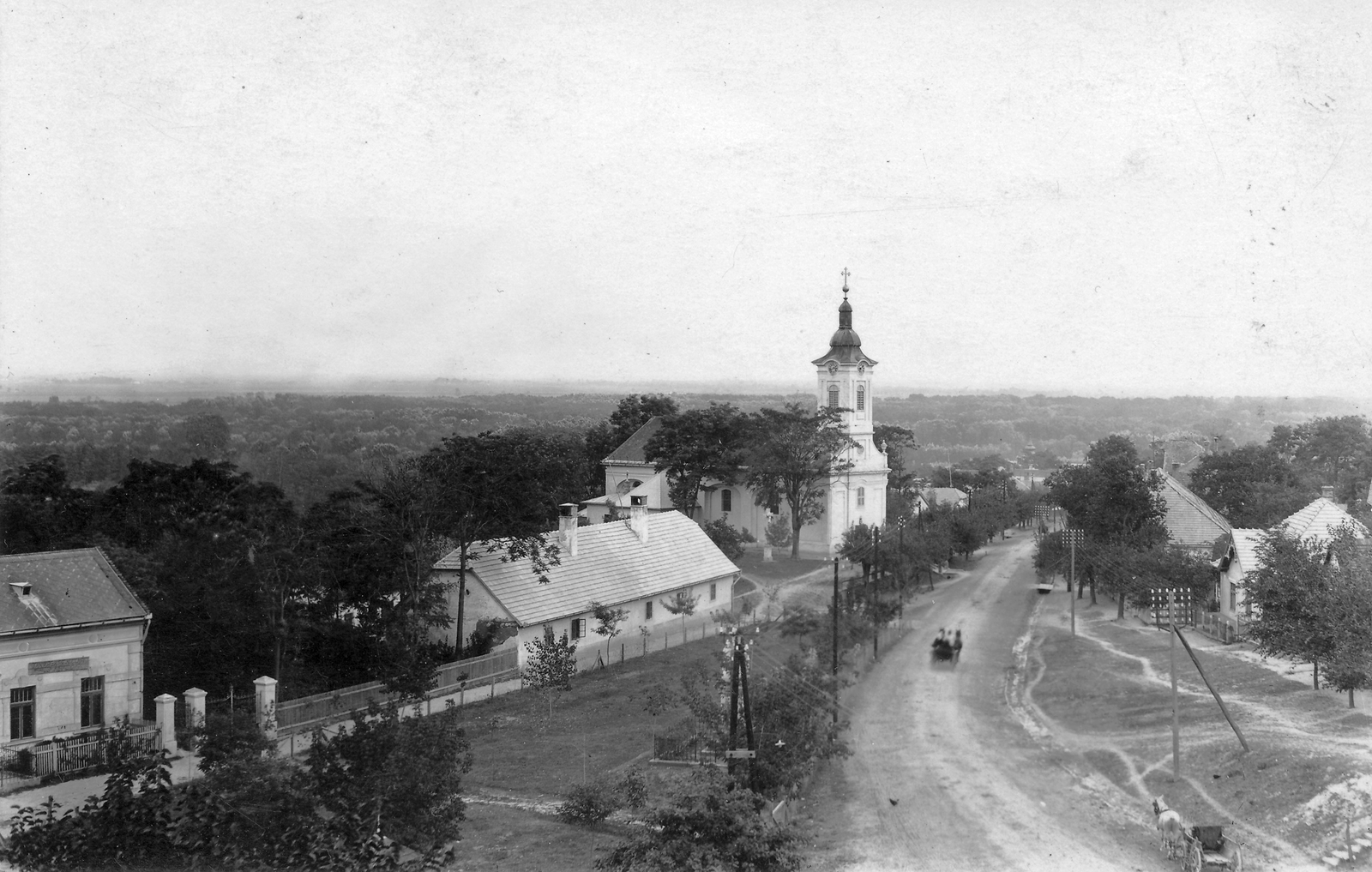 Magyarország, Rácalmás, szemben a katolikus templom (1969-ben lebontották)., 1920, Jurányi Attila, templom, lovaskocsi, Fortepan #54905