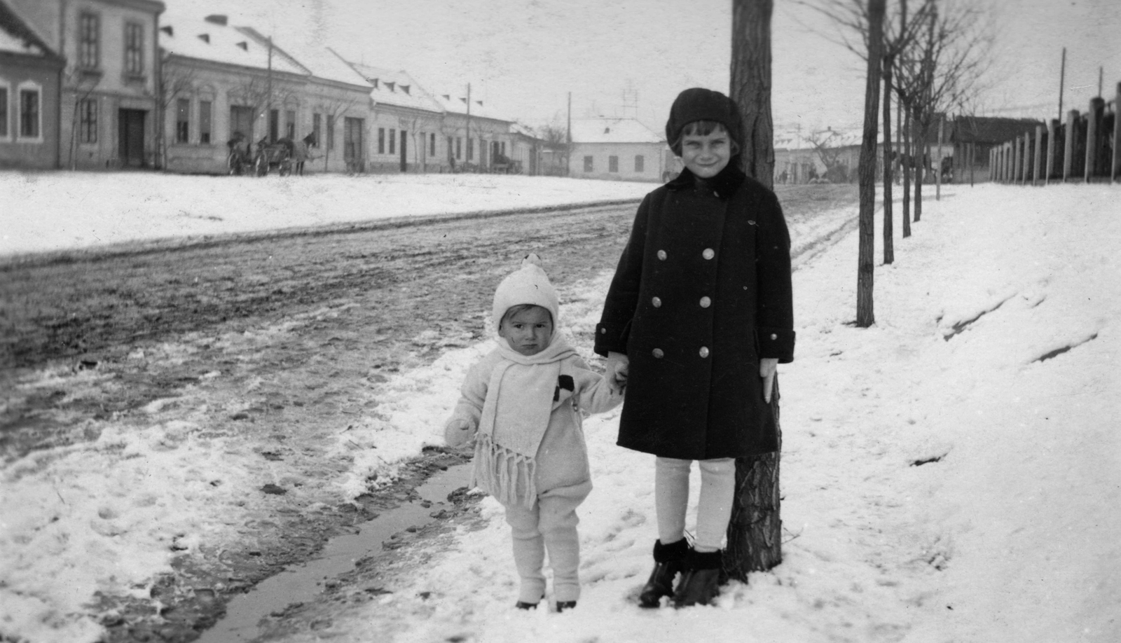 Hungary, Esztergom, Rudnay Sándor tér a Táti út felöl nézve., 1929, Párdányi Miklós, winter, kids, Fortepan #54921