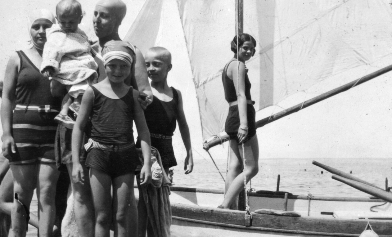 1931, Párdányi Miklós, free time, bathing suit, sailboat, tableau, women, summer, kids, bathing caps, Fortepan #54923